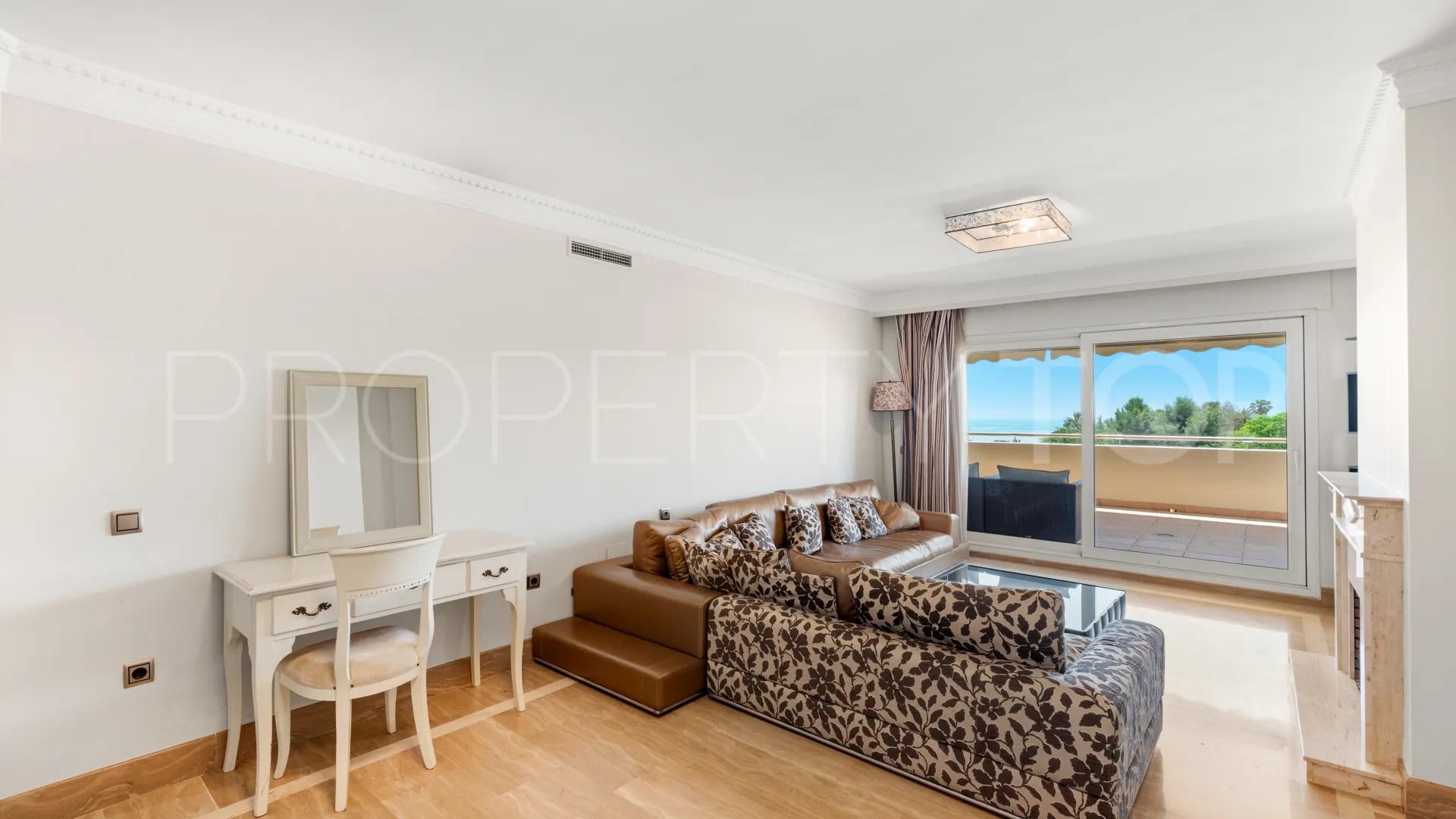 Comprar apartamento con 3 dormitorios en Balcones de Sierra Blanca