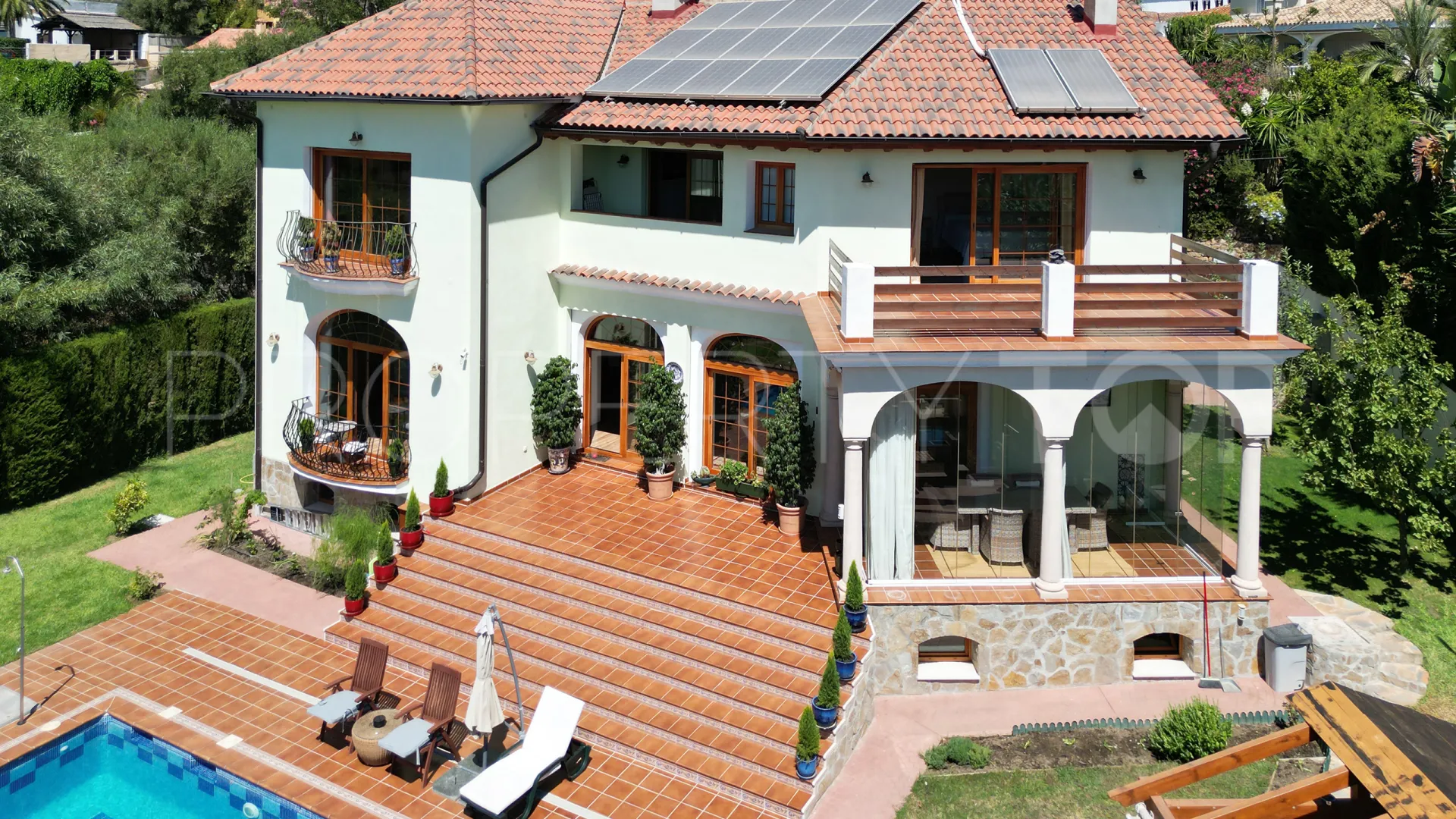Se vende villa con 6 dormitorios en El Rosario
