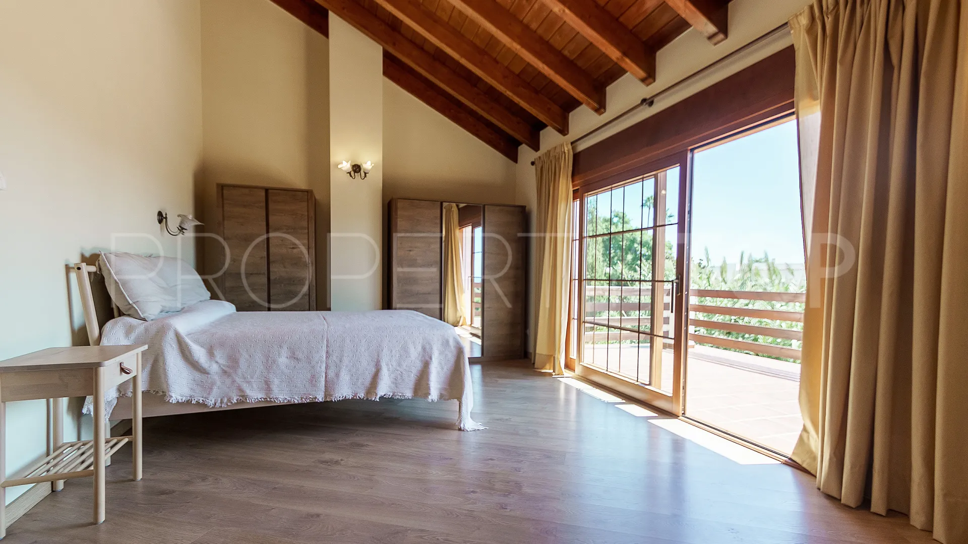 Se vende villa con 6 dormitorios en El Rosario