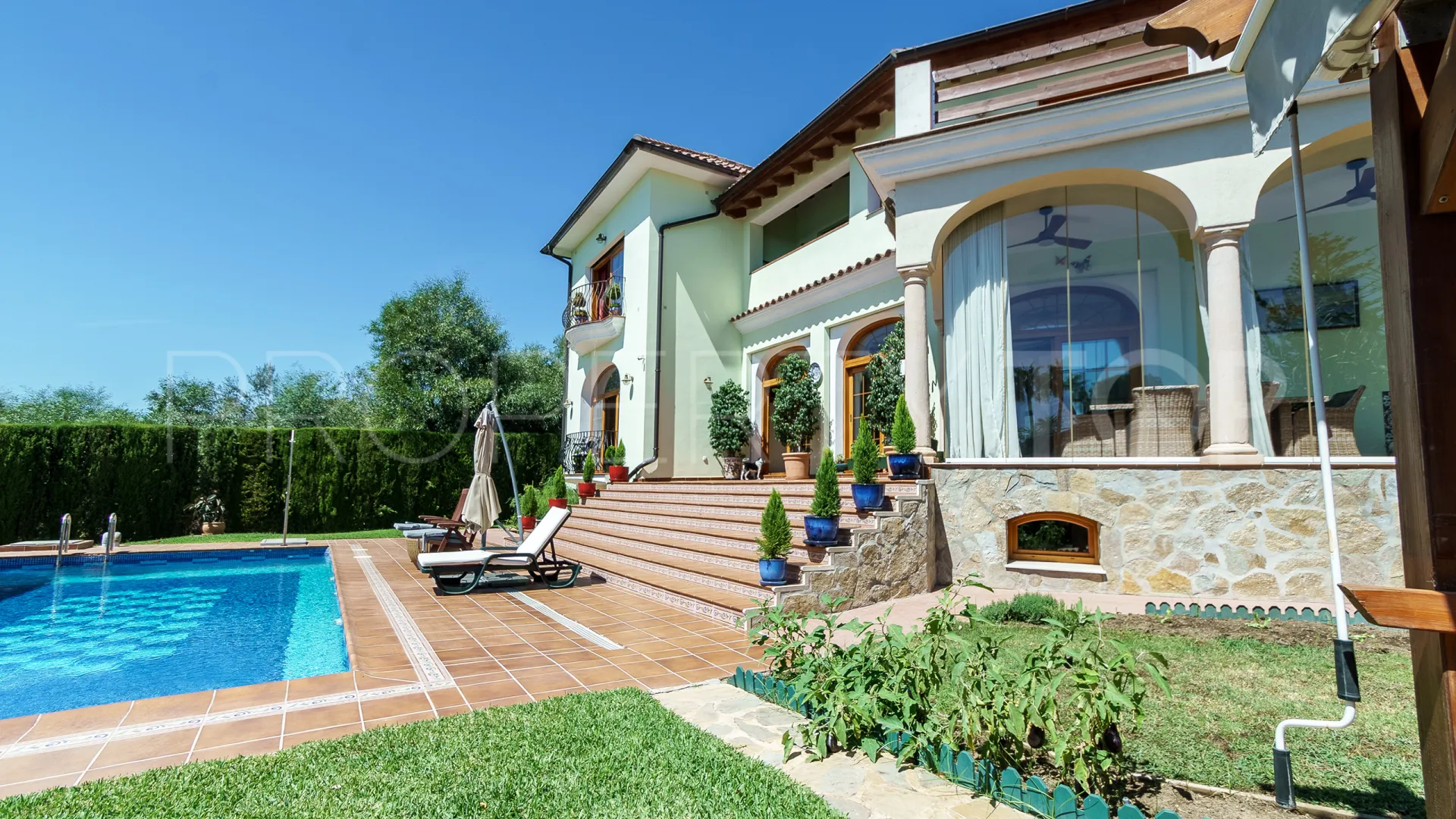 Se vende villa con 6 dormitorios en El Rosario