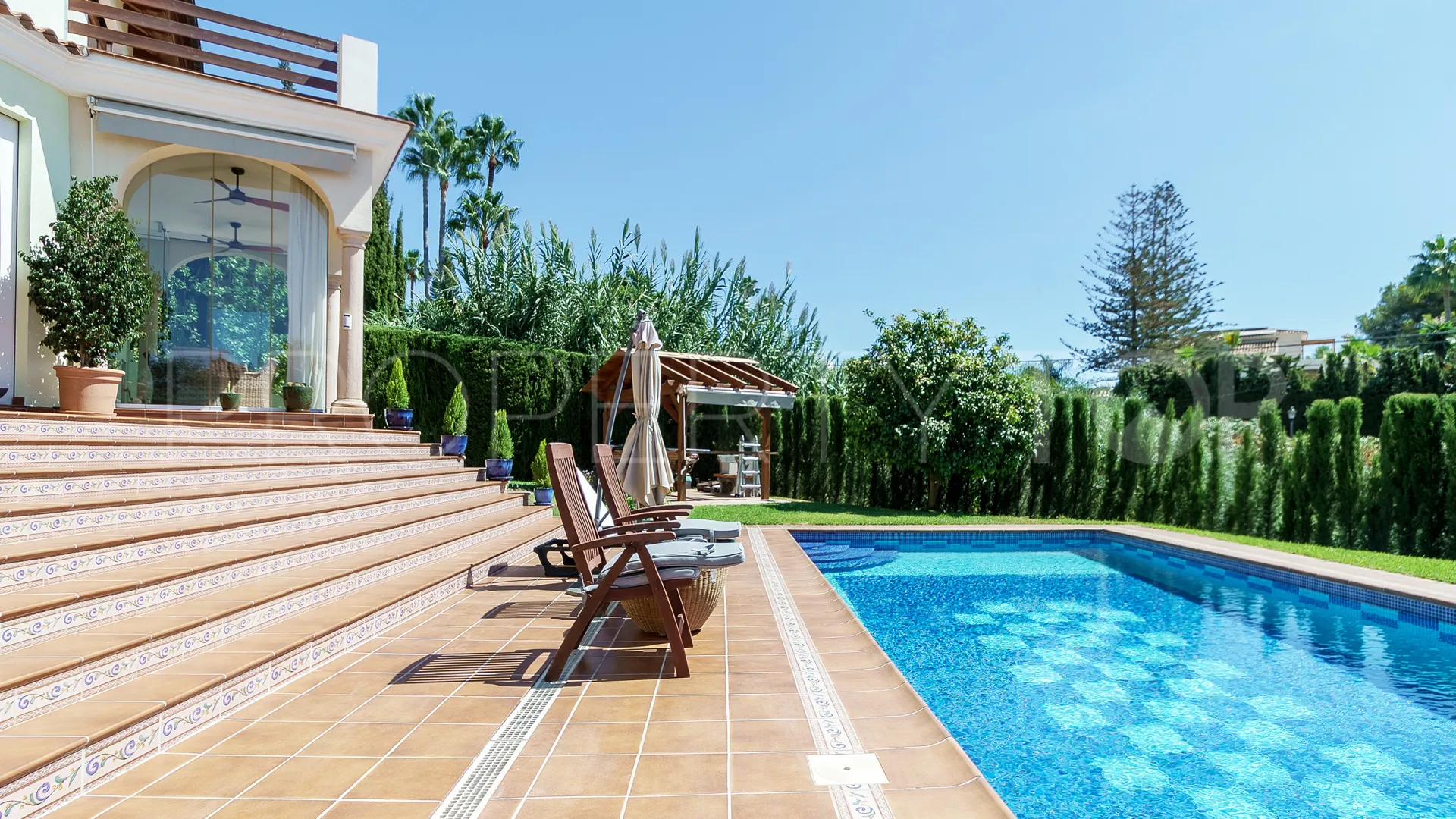 Se vende villa con 6 dormitorios en El Rosario