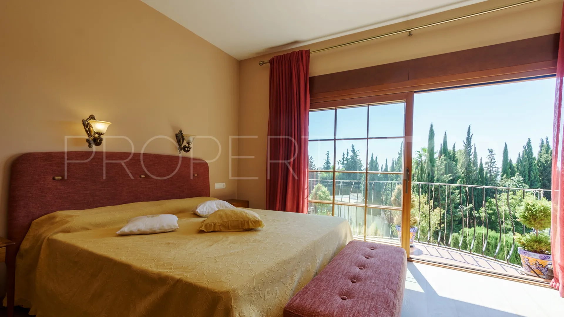 Se vende villa con 6 dormitorios en El Rosario