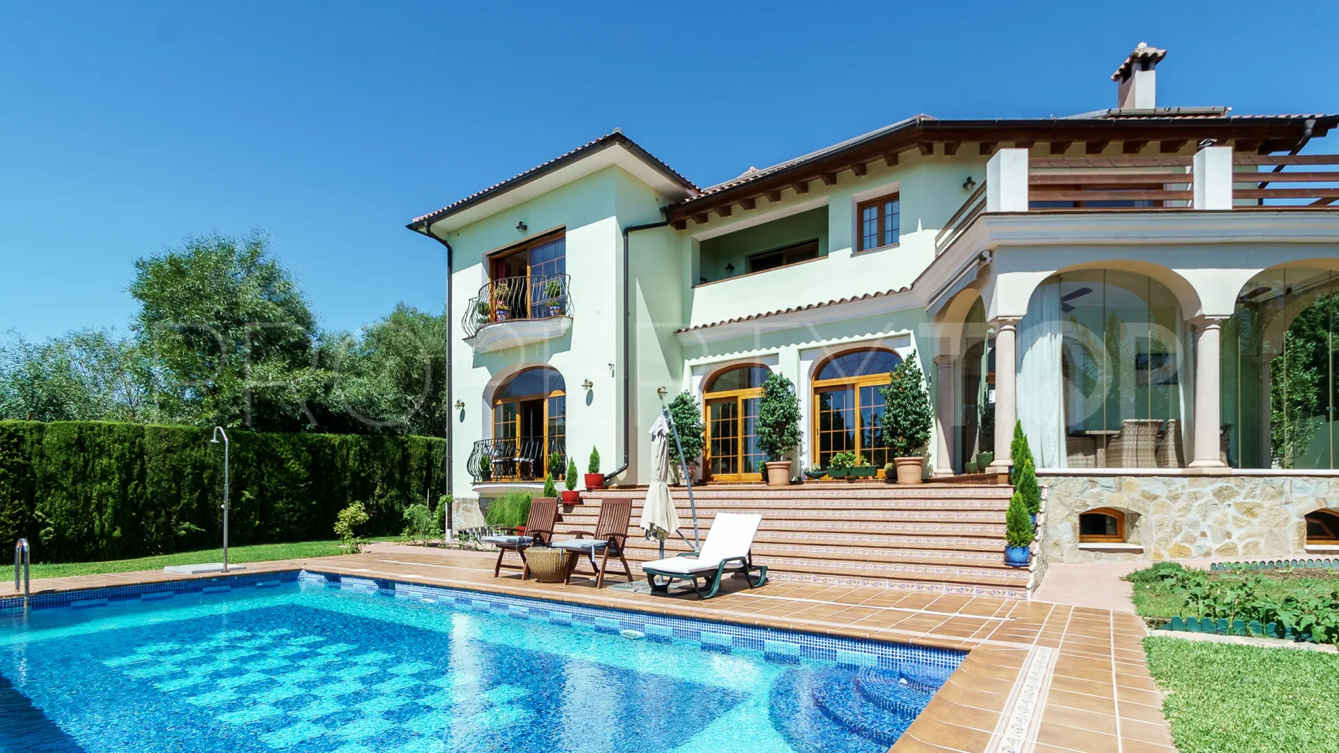 Se vende villa con 6 dormitorios en El Rosario