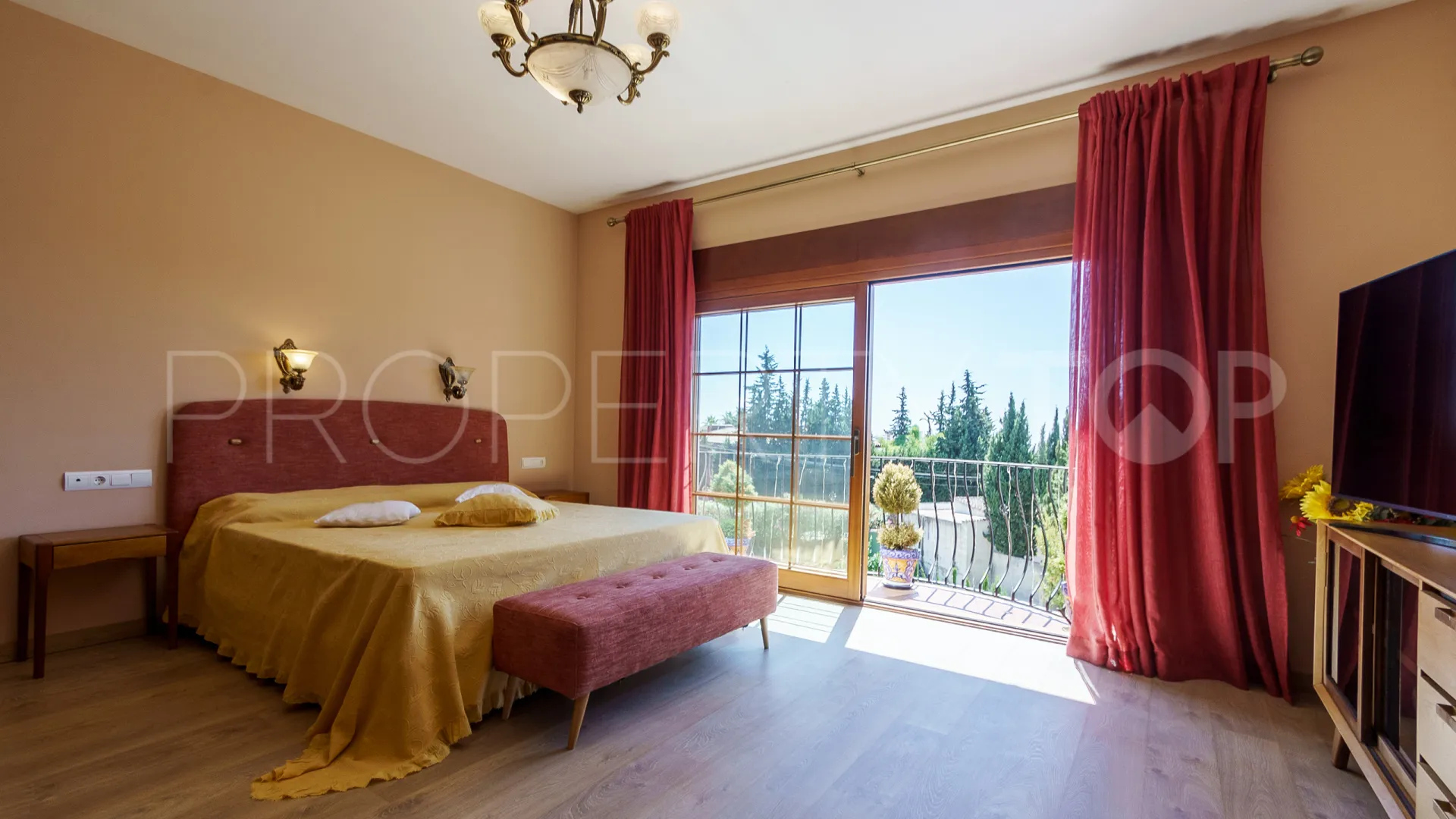 Se vende villa con 6 dormitorios en El Rosario
