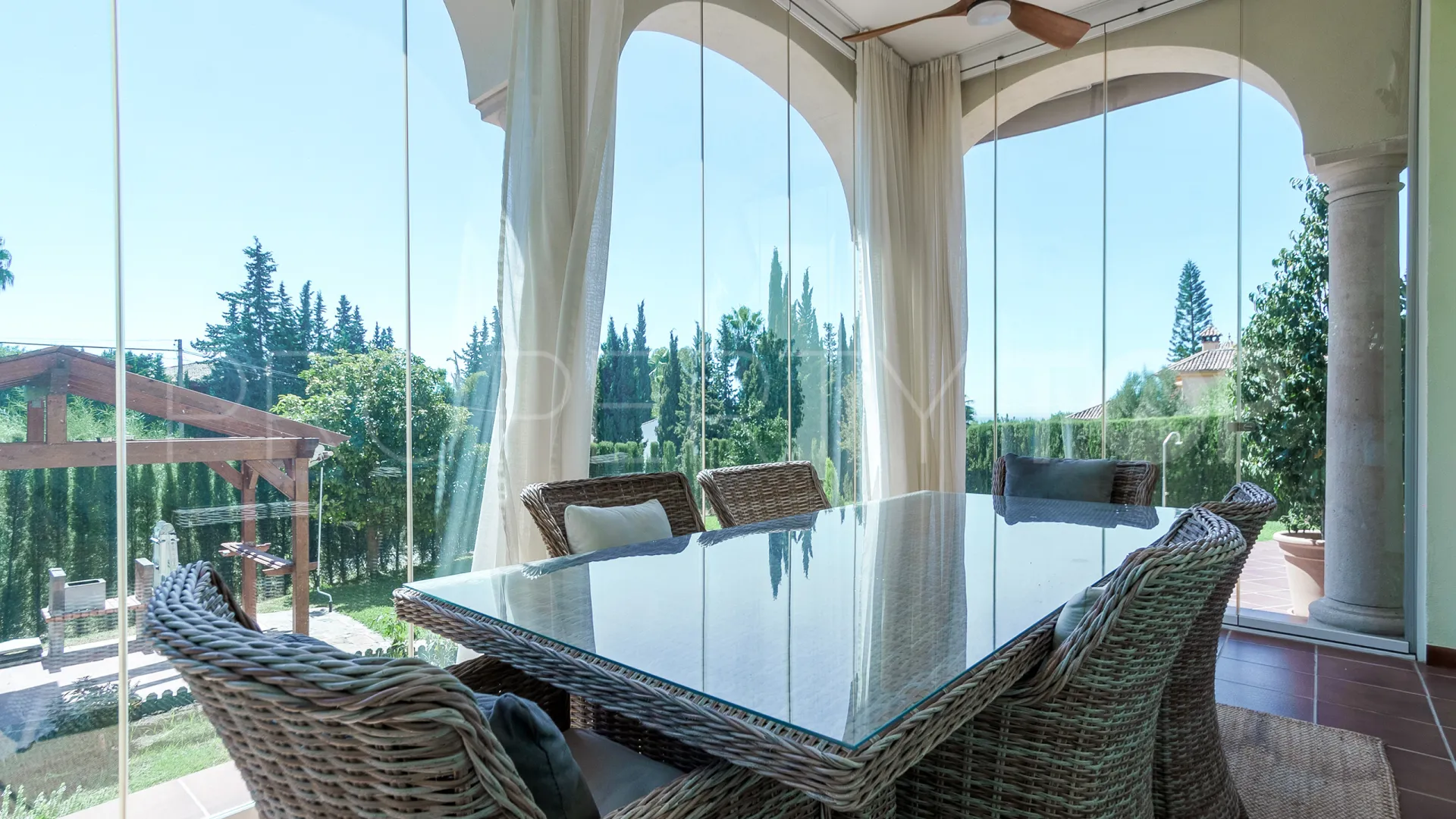 Se vende villa con 6 dormitorios en El Rosario