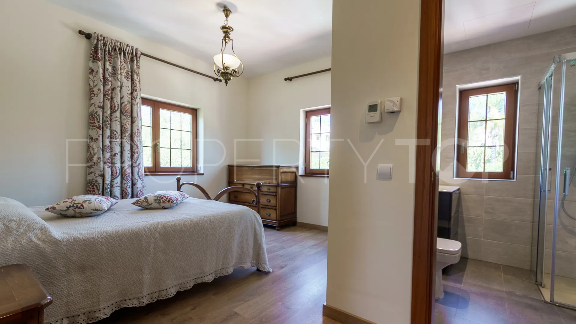 Se vende villa con 6 dormitorios en El Rosario
