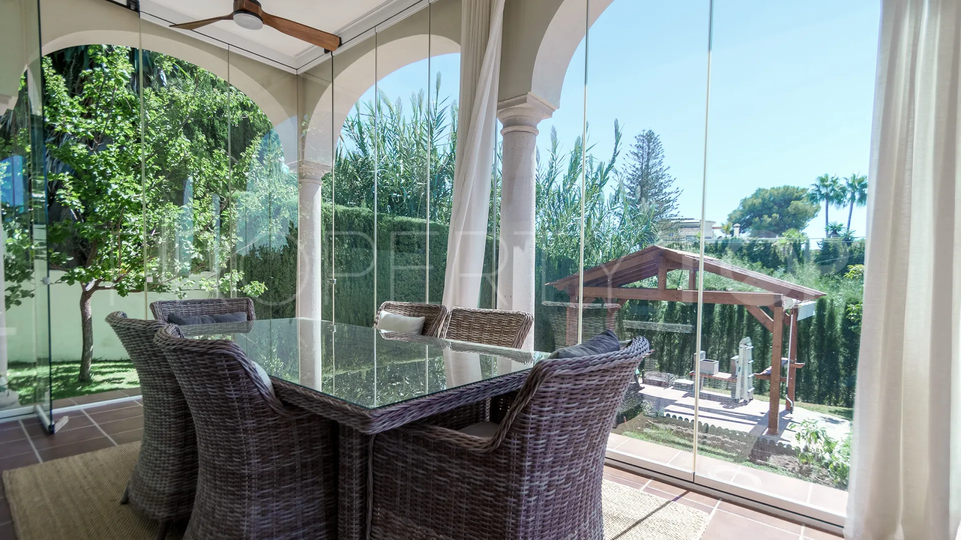 Se vende villa con 6 dormitorios en El Rosario