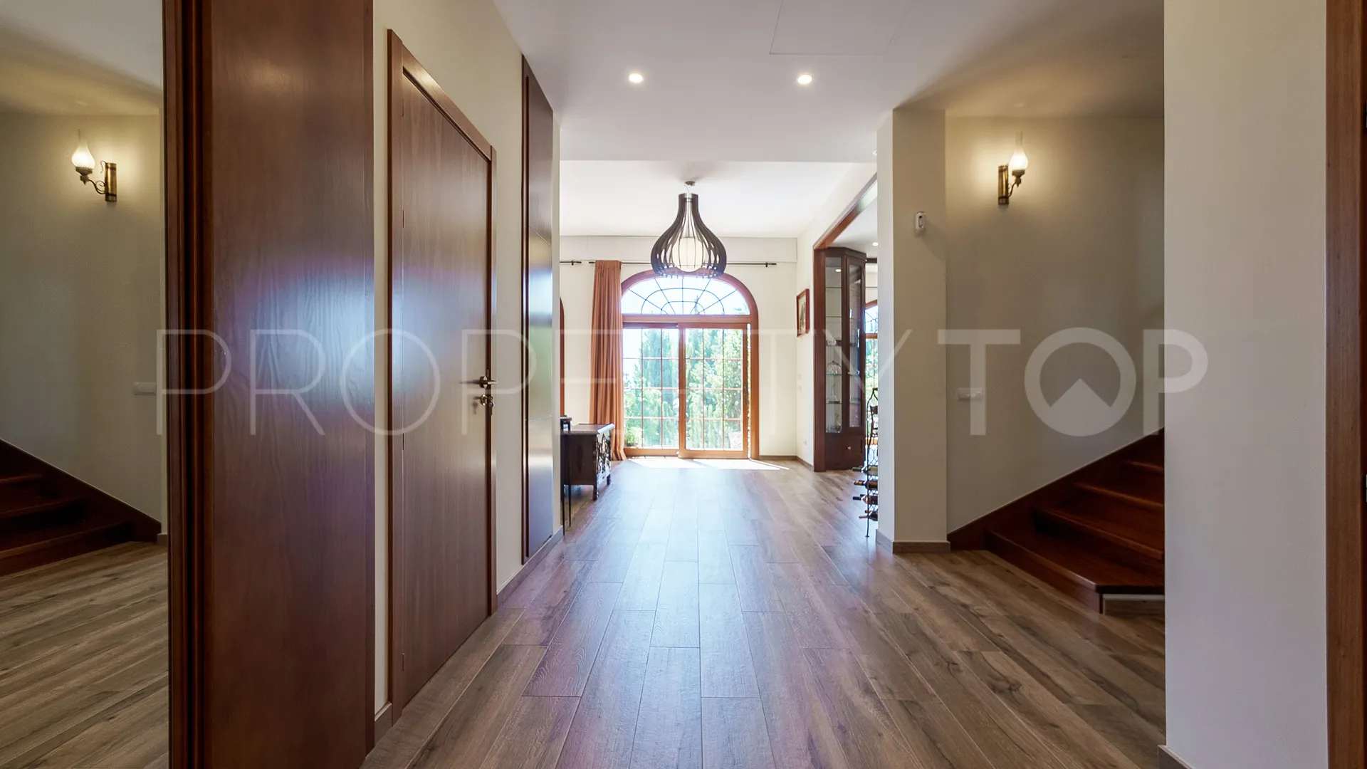 Se vende villa con 6 dormitorios en El Rosario