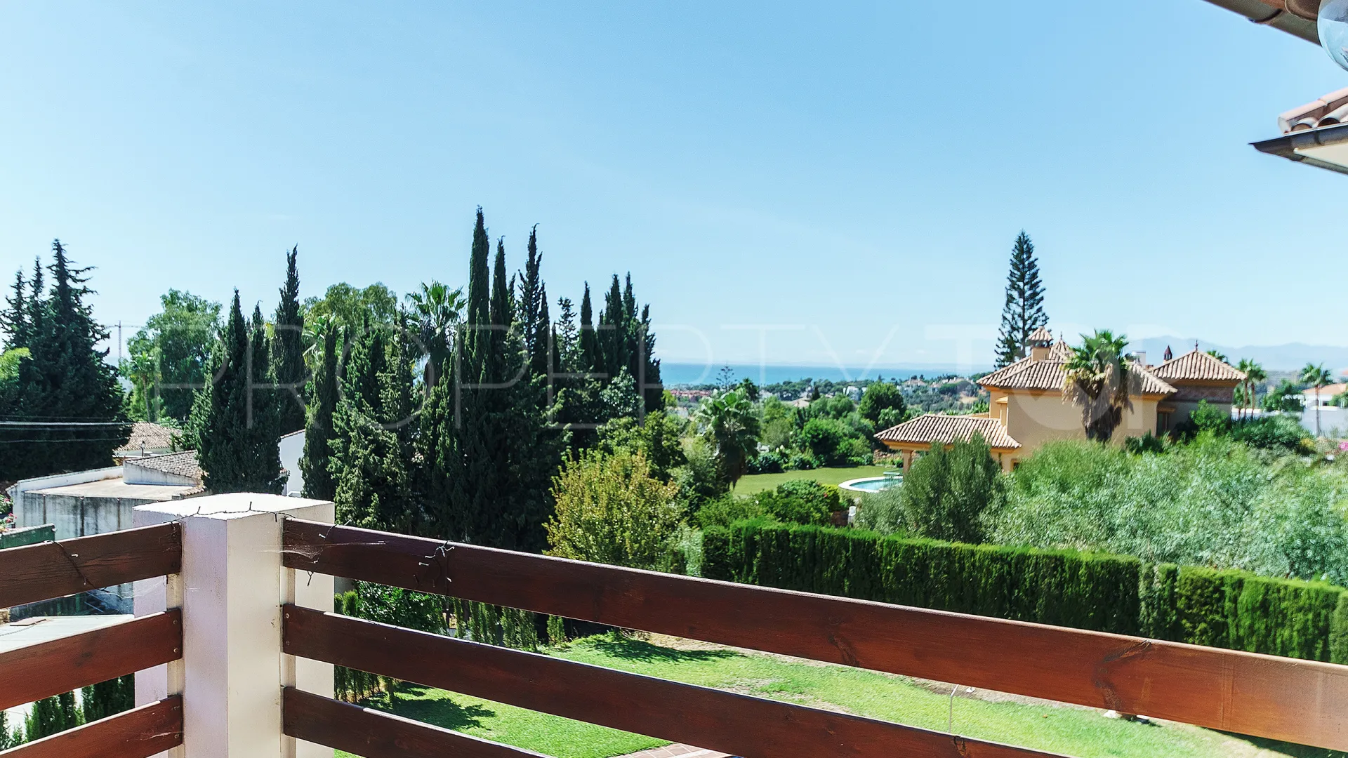 Se vende villa con 6 dormitorios en El Rosario