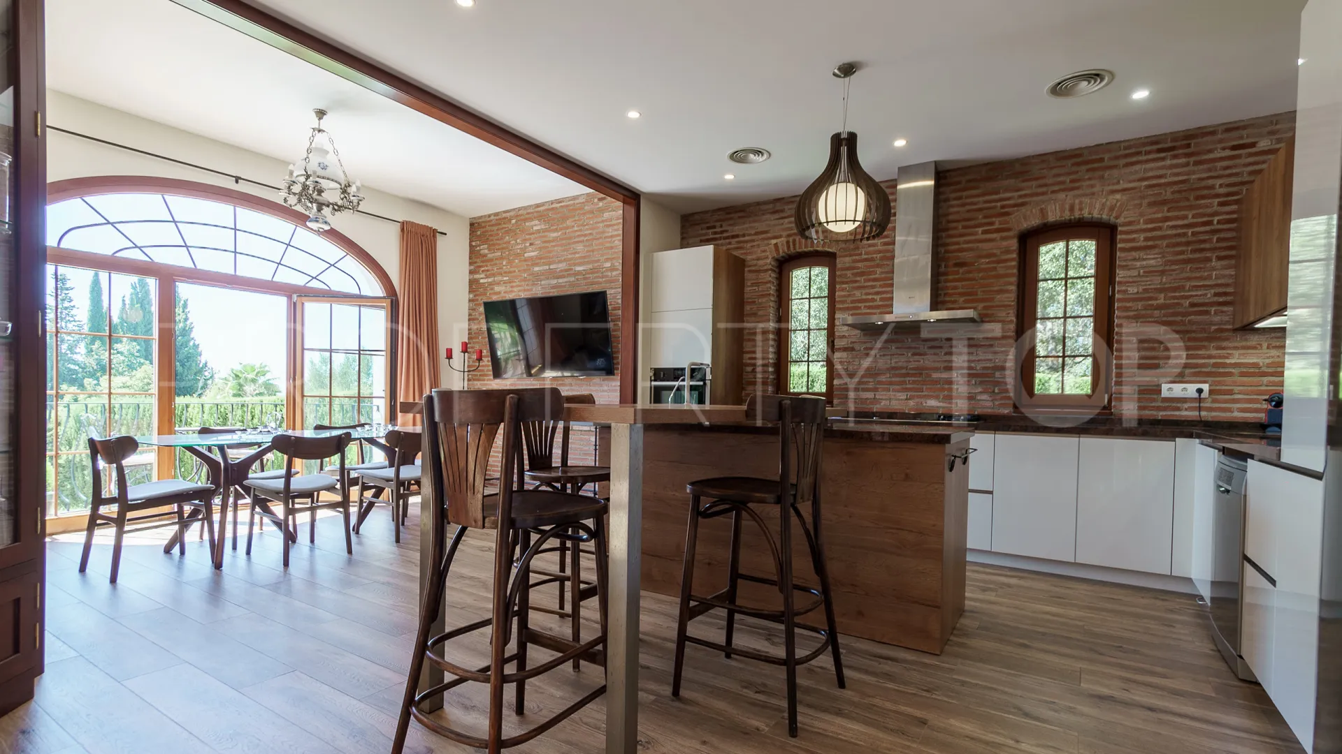 Se vende villa con 6 dormitorios en El Rosario