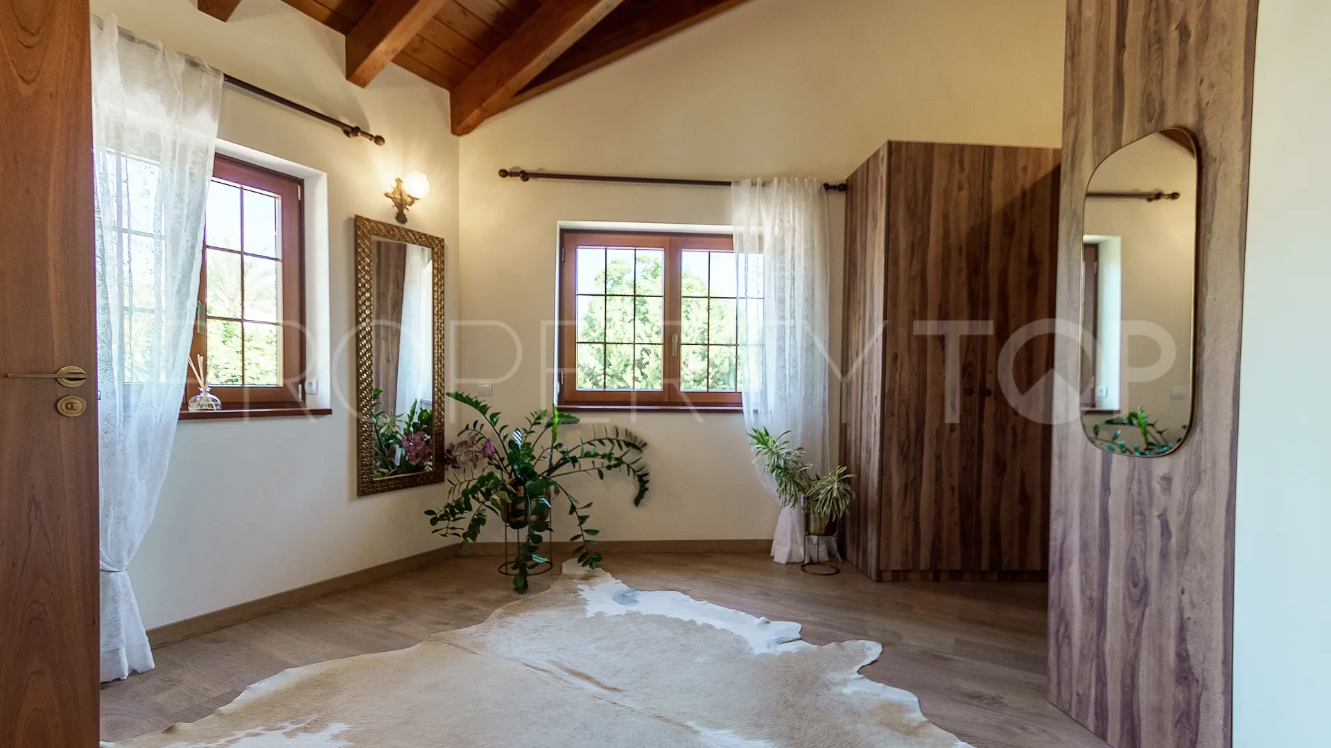 Se vende villa con 6 dormitorios en El Rosario