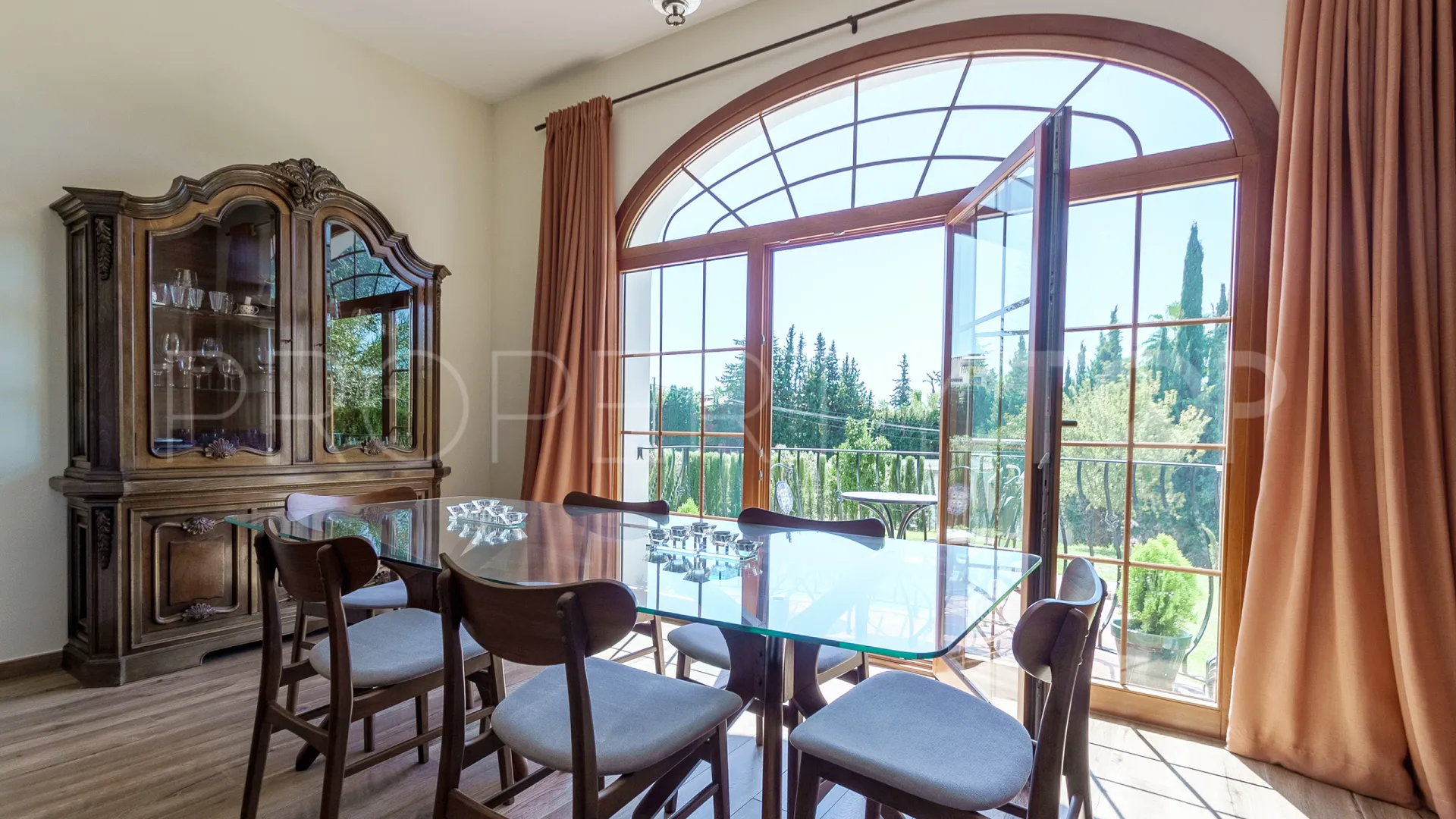 Se vende villa con 6 dormitorios en El Rosario