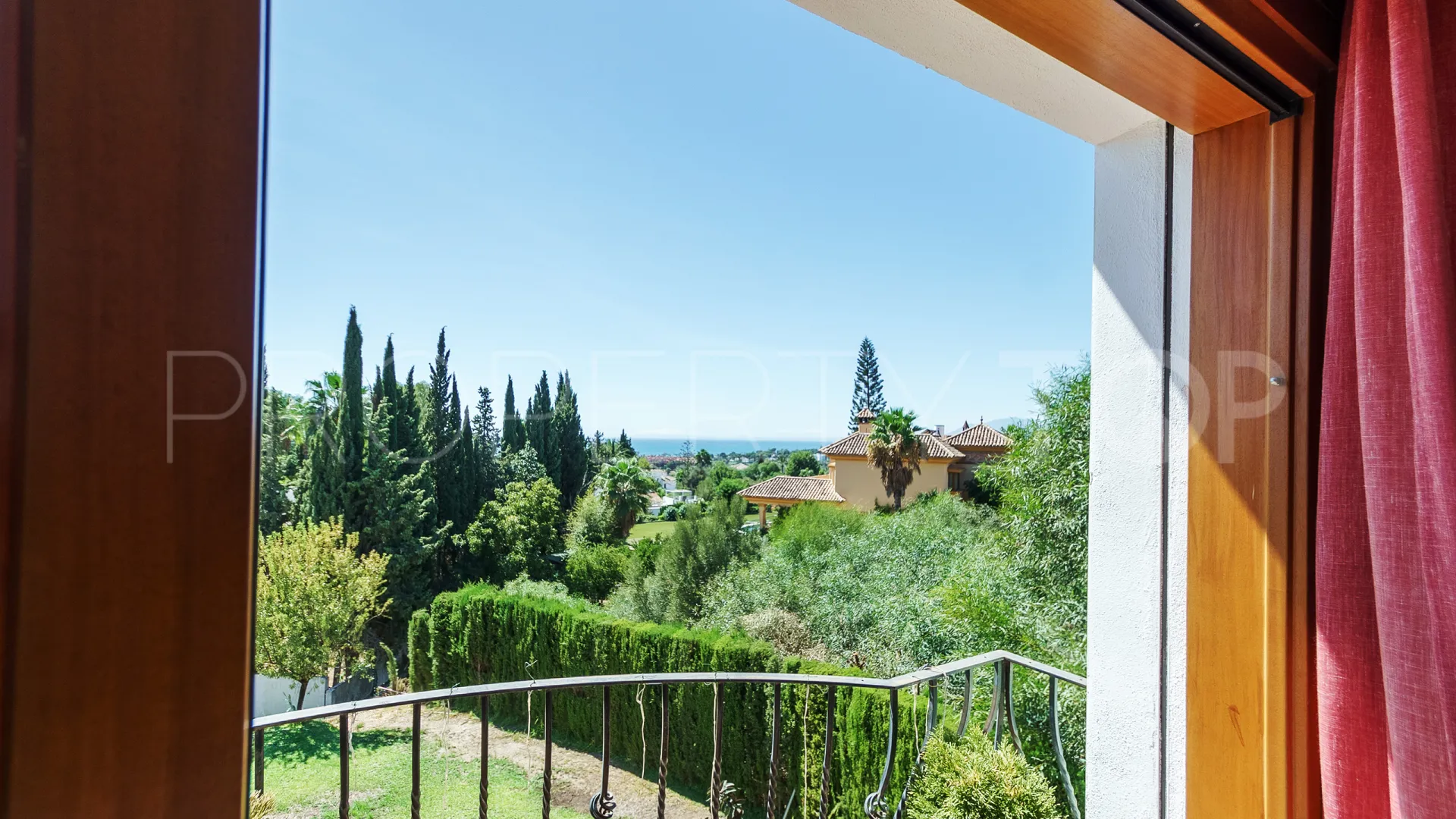 Se vende villa con 6 dormitorios en El Rosario