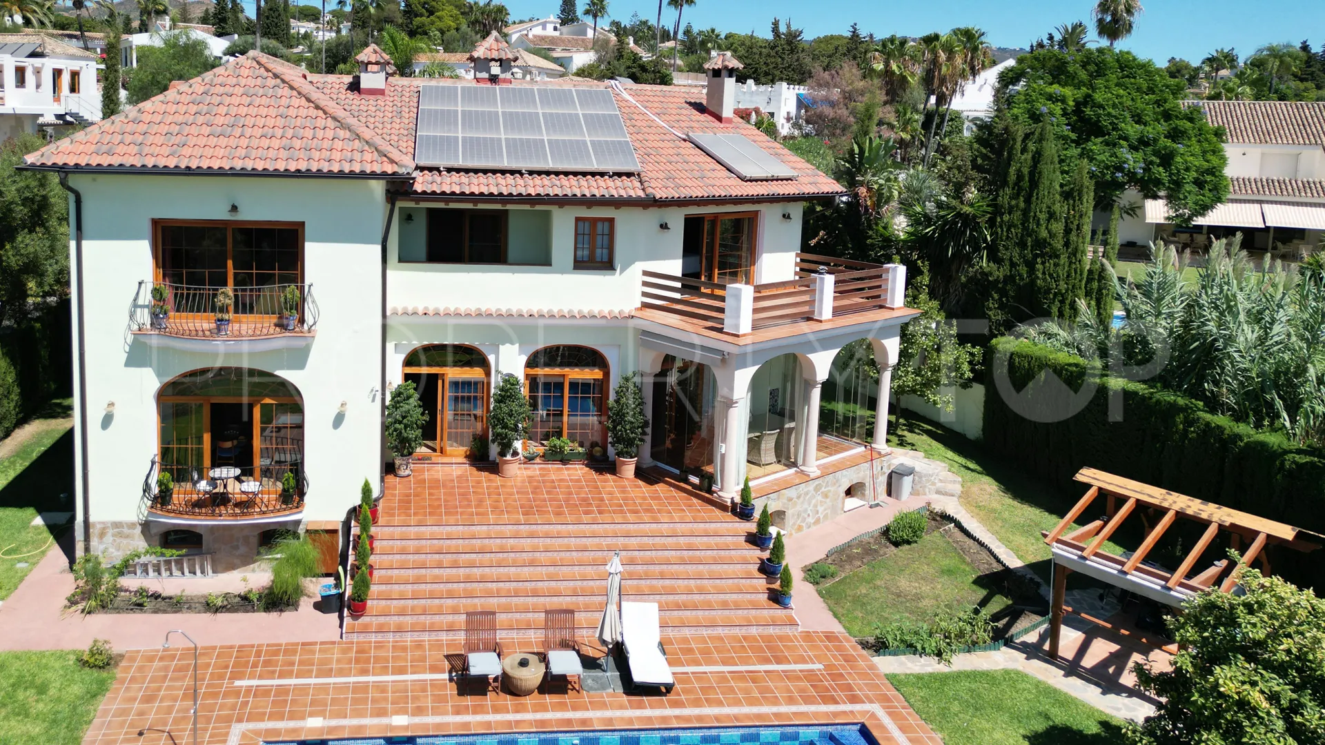 Se vende villa con 6 dormitorios en El Rosario