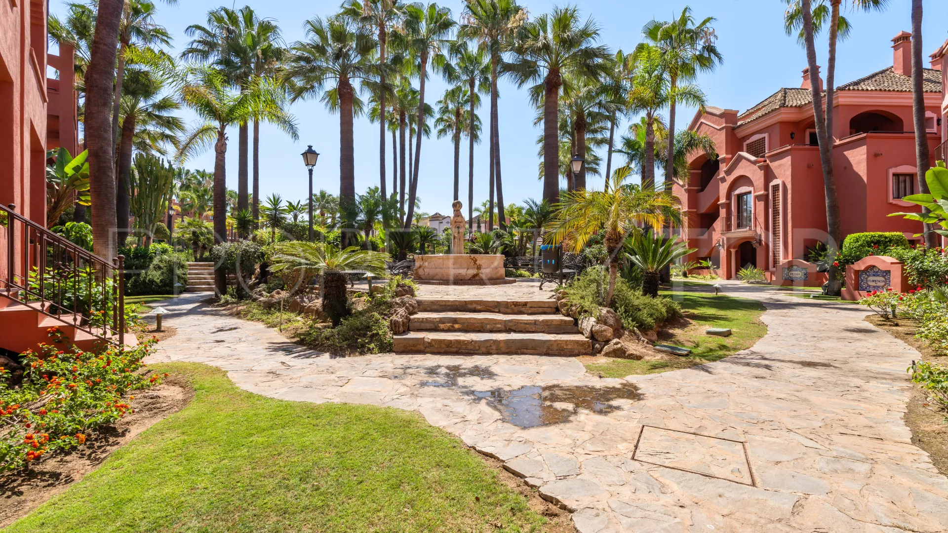 For sale 2 bedrooms apartment in Nueva Andalucia