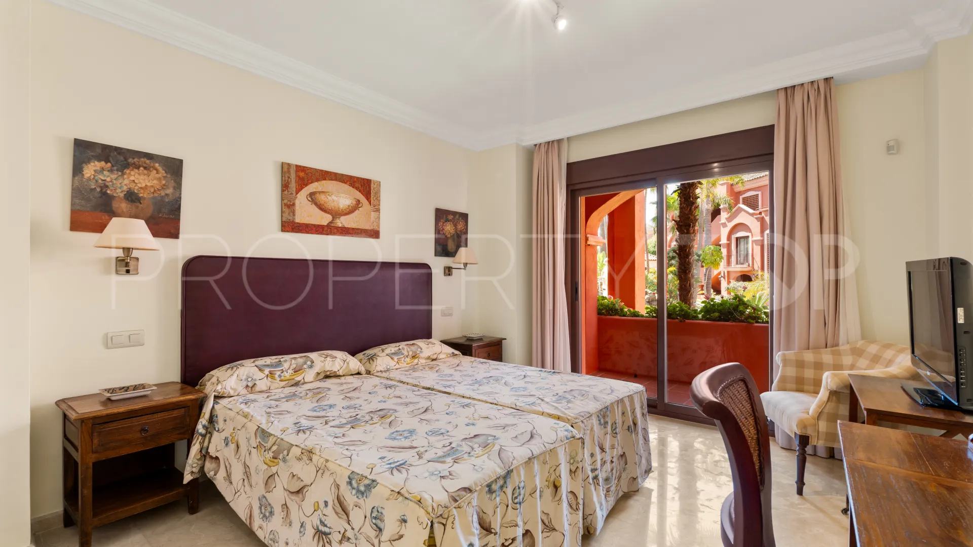For sale 2 bedrooms apartment in Nueva Andalucia