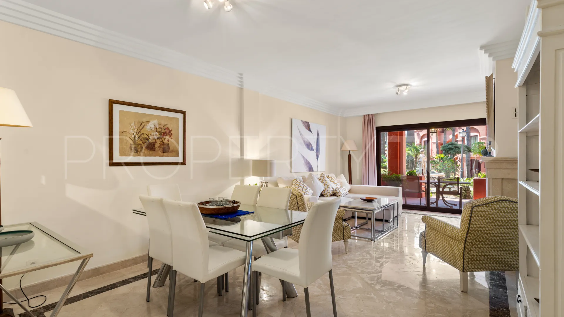 For sale 2 bedrooms apartment in Nueva Andalucia