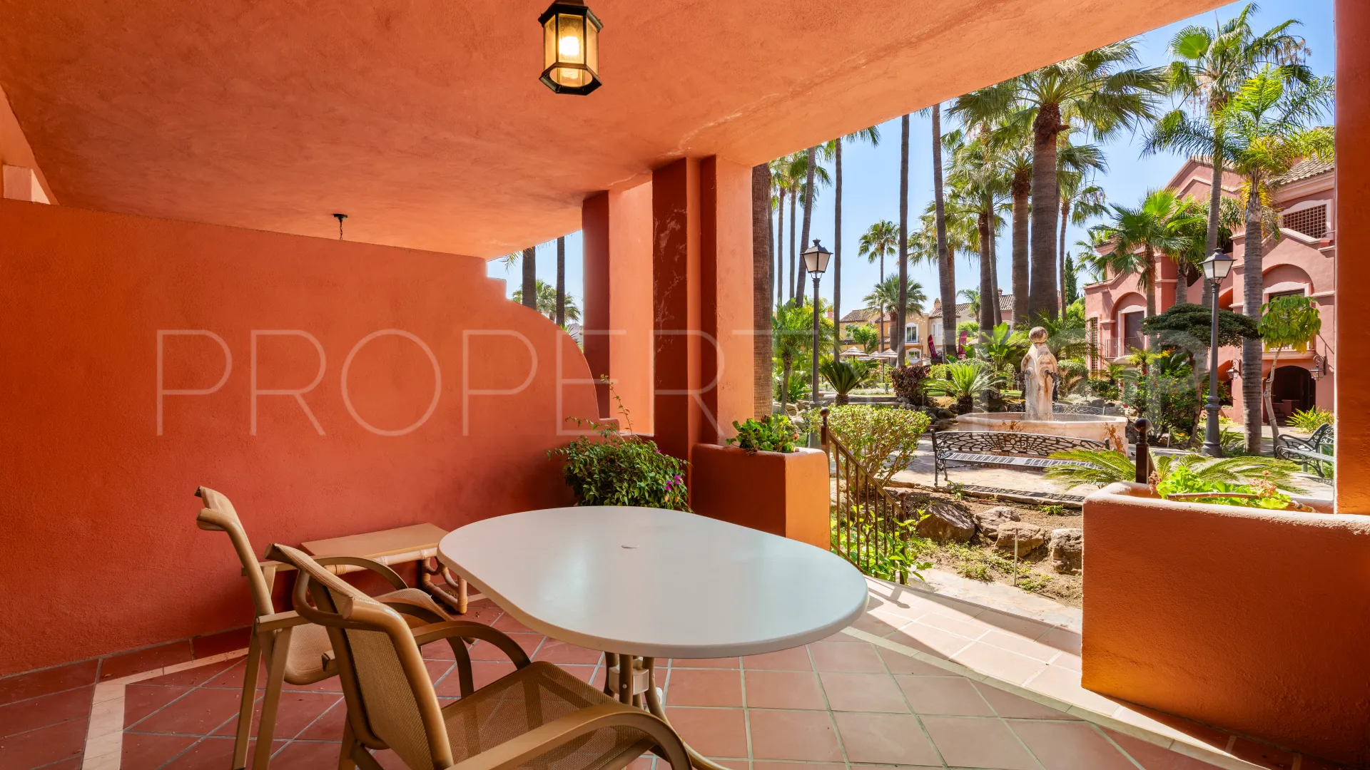 For sale 2 bedrooms apartment in Nueva Andalucia