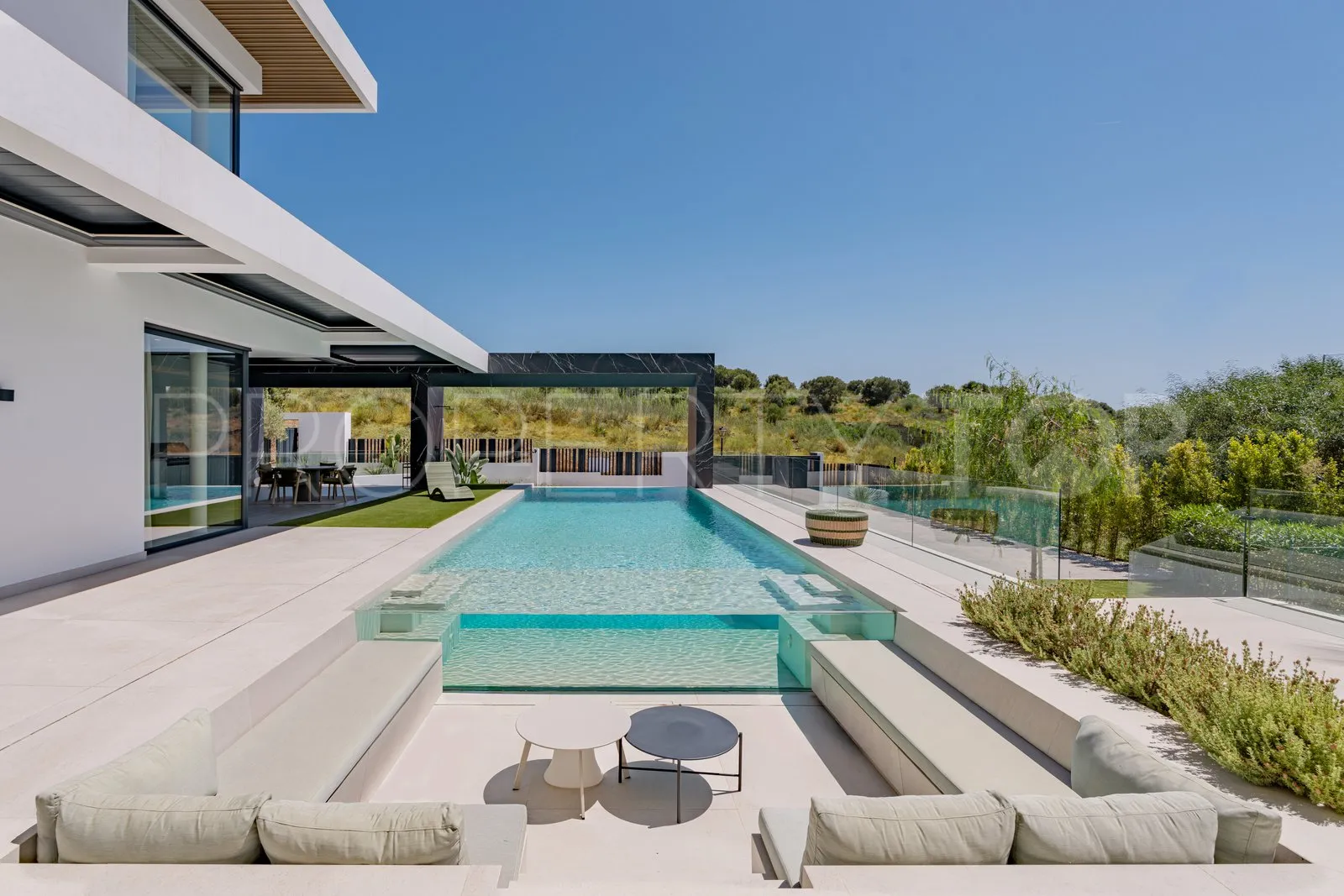 Se vende villa en Paraiso Alto con 6 dormitorios