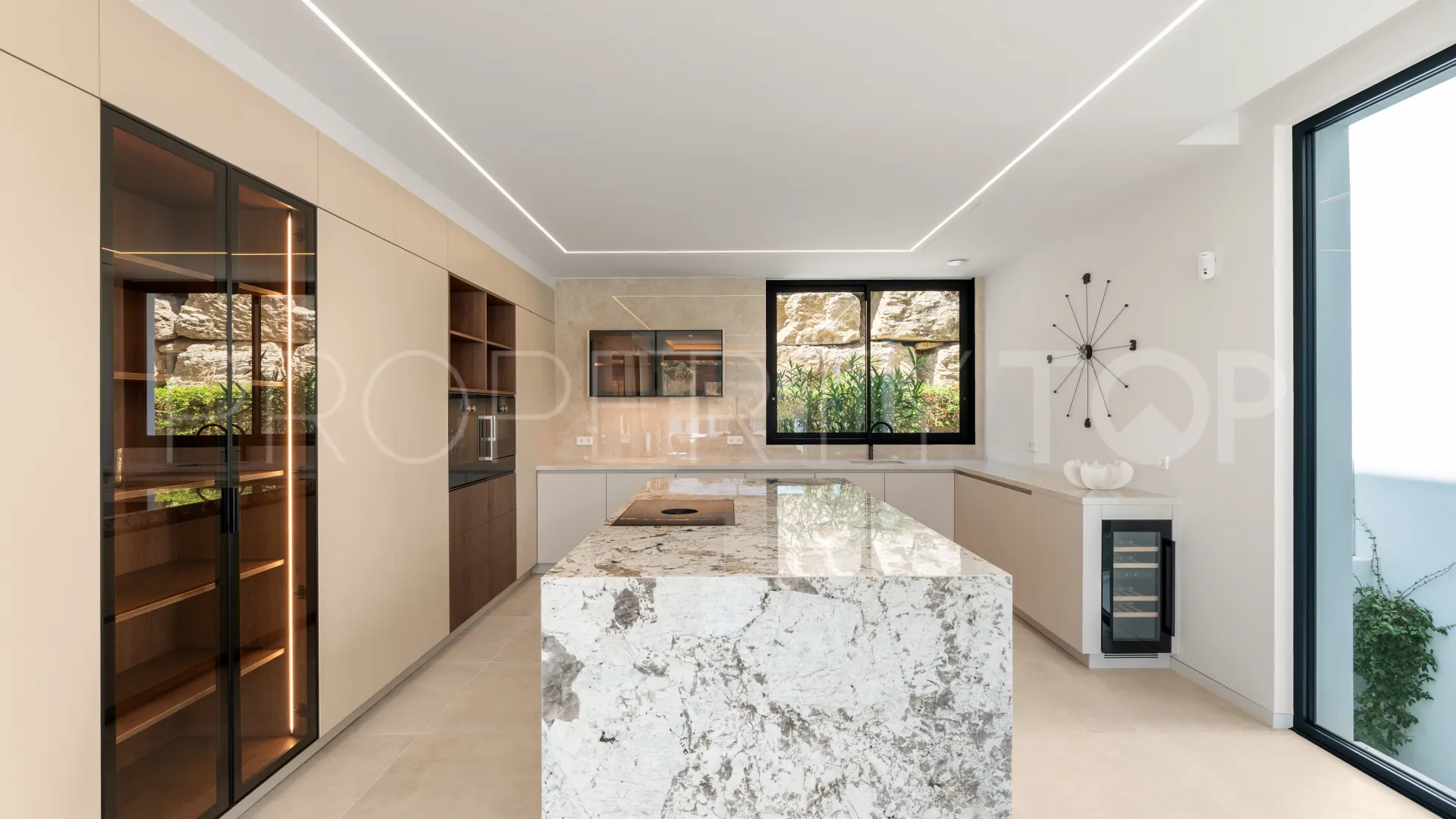 Se vende villa en Paraiso Alto con 6 dormitorios