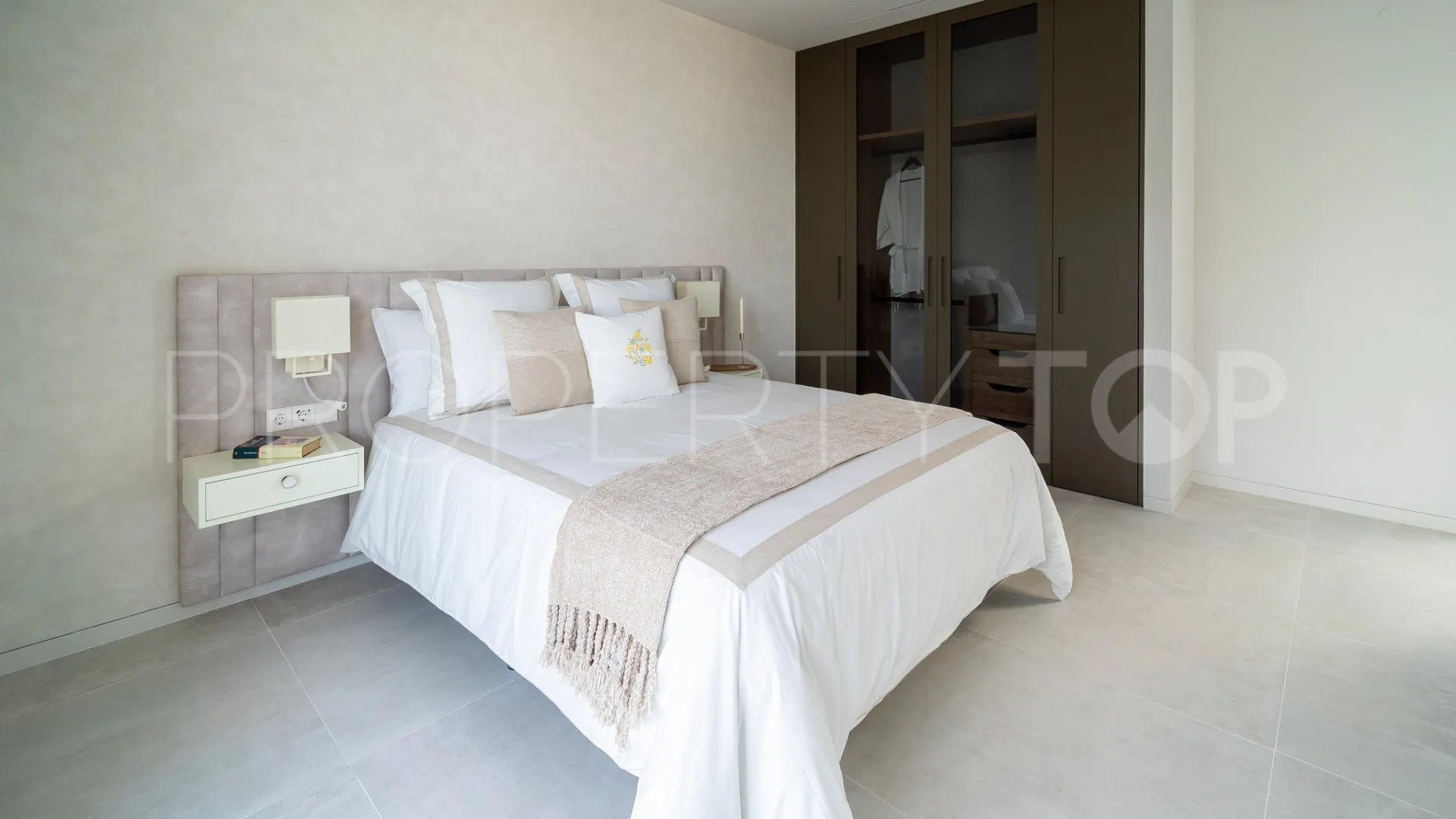 Se vende villa en Paraiso Alto con 6 dormitorios