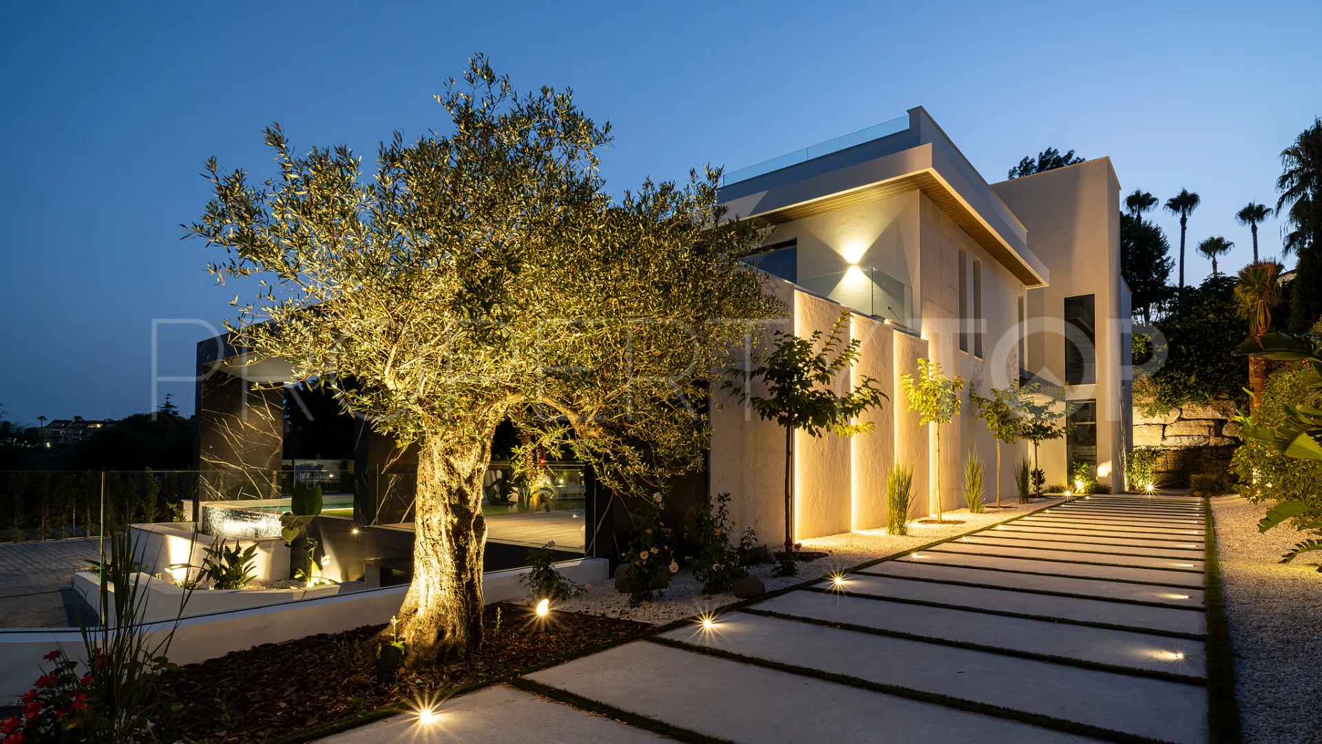 Se vende villa en Paraiso Alto con 6 dormitorios