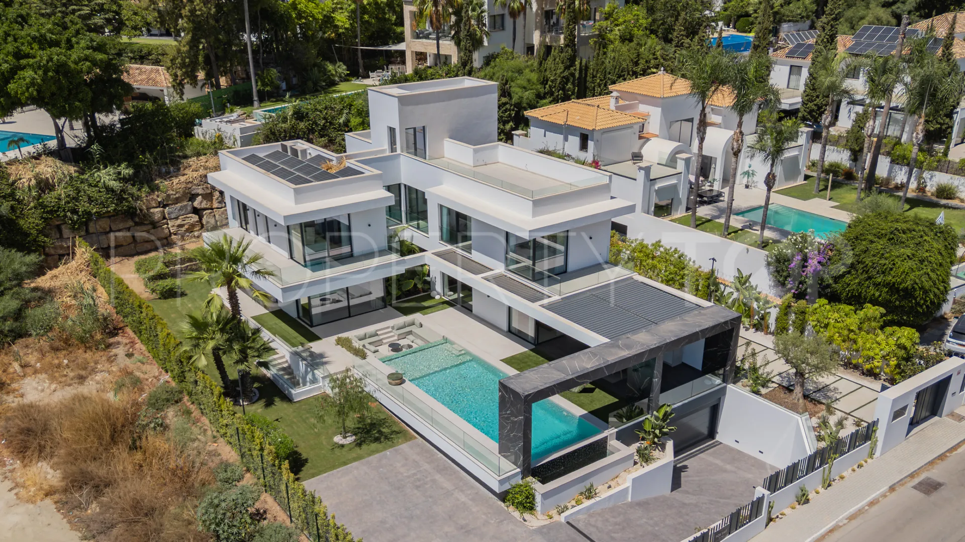 Se vende villa en Paraiso Alto con 6 dormitorios