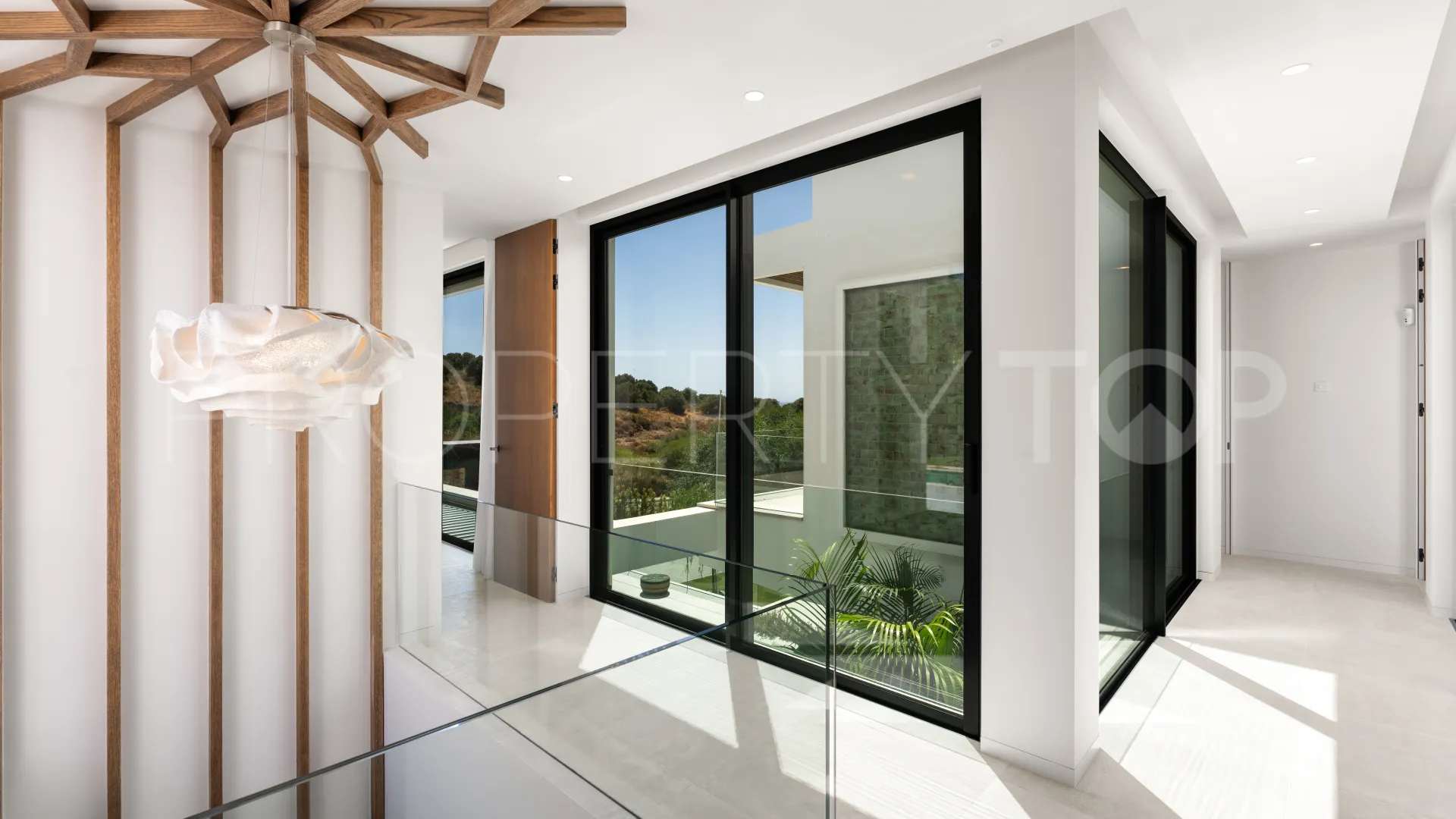 Se vende villa en Paraiso Alto con 6 dormitorios