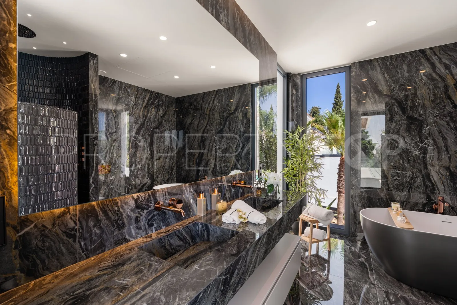 Se vende villa en Paraiso Alto con 6 dormitorios