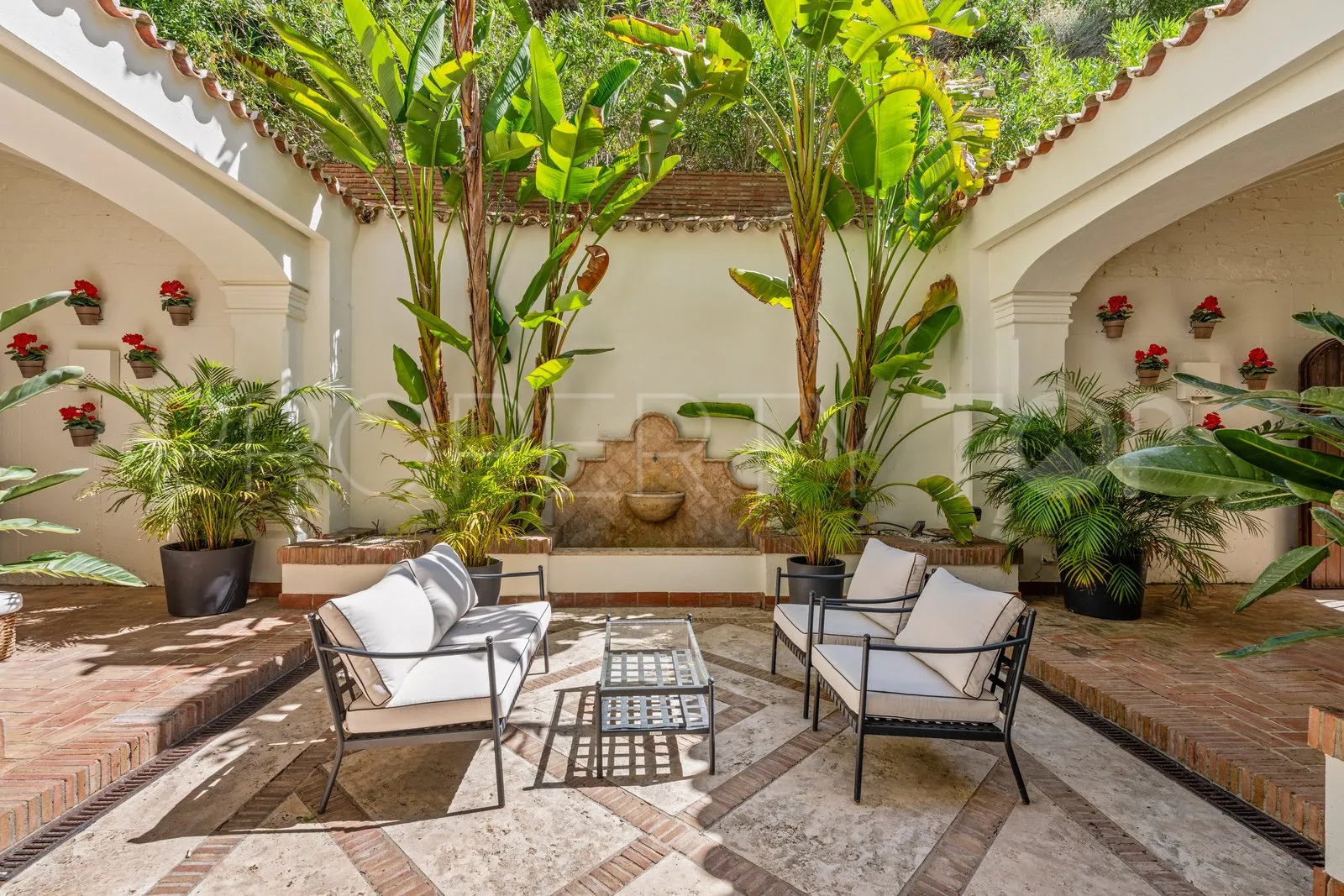 Villa with 5 bedrooms for sale in Cascada de Camojan