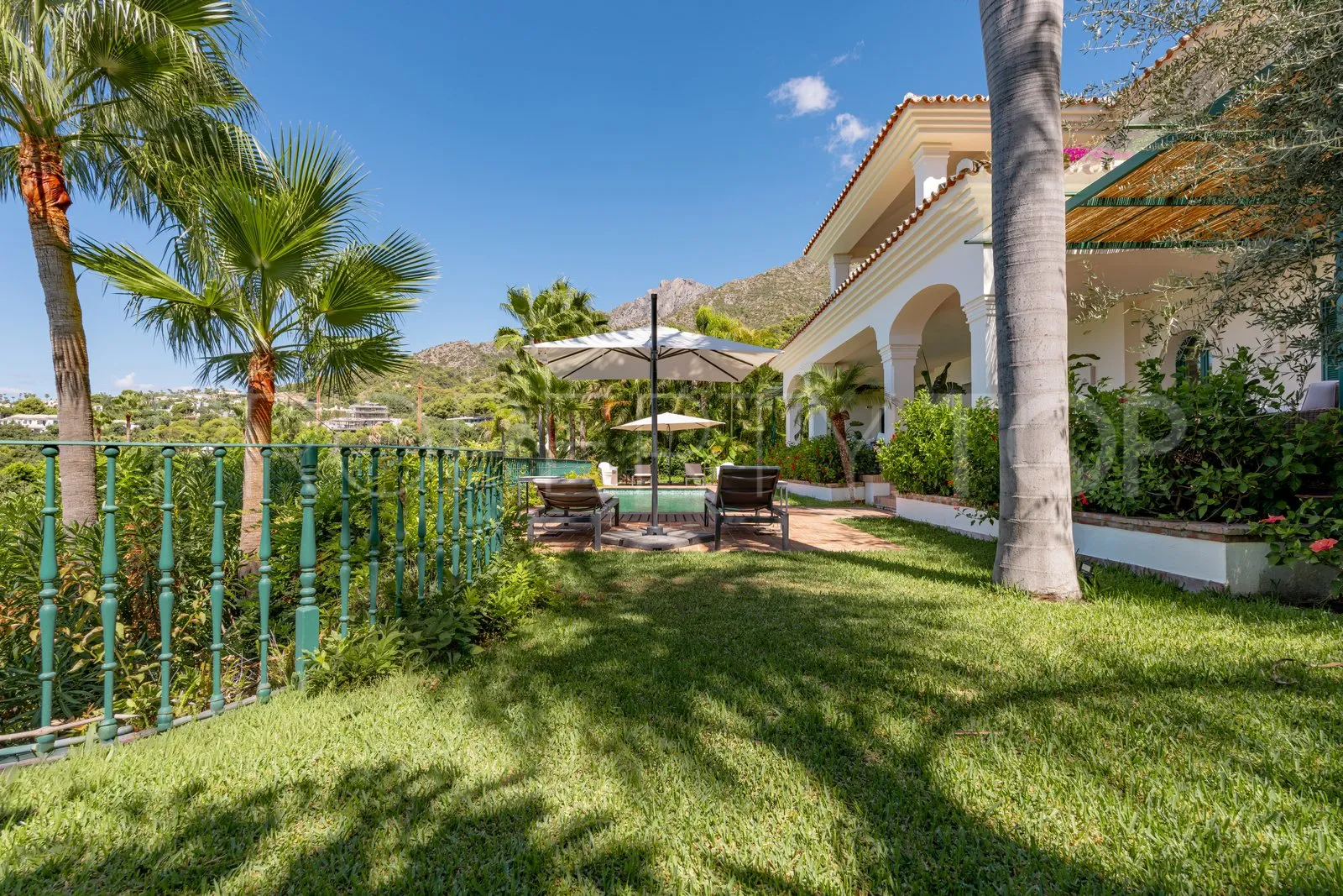Villa with 5 bedrooms for sale in Cascada de Camojan