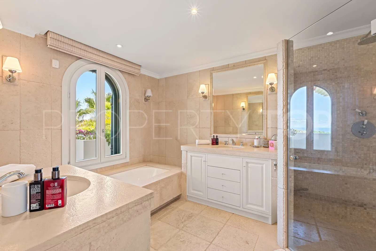 Villa with 5 bedrooms for sale in Cascada de Camojan