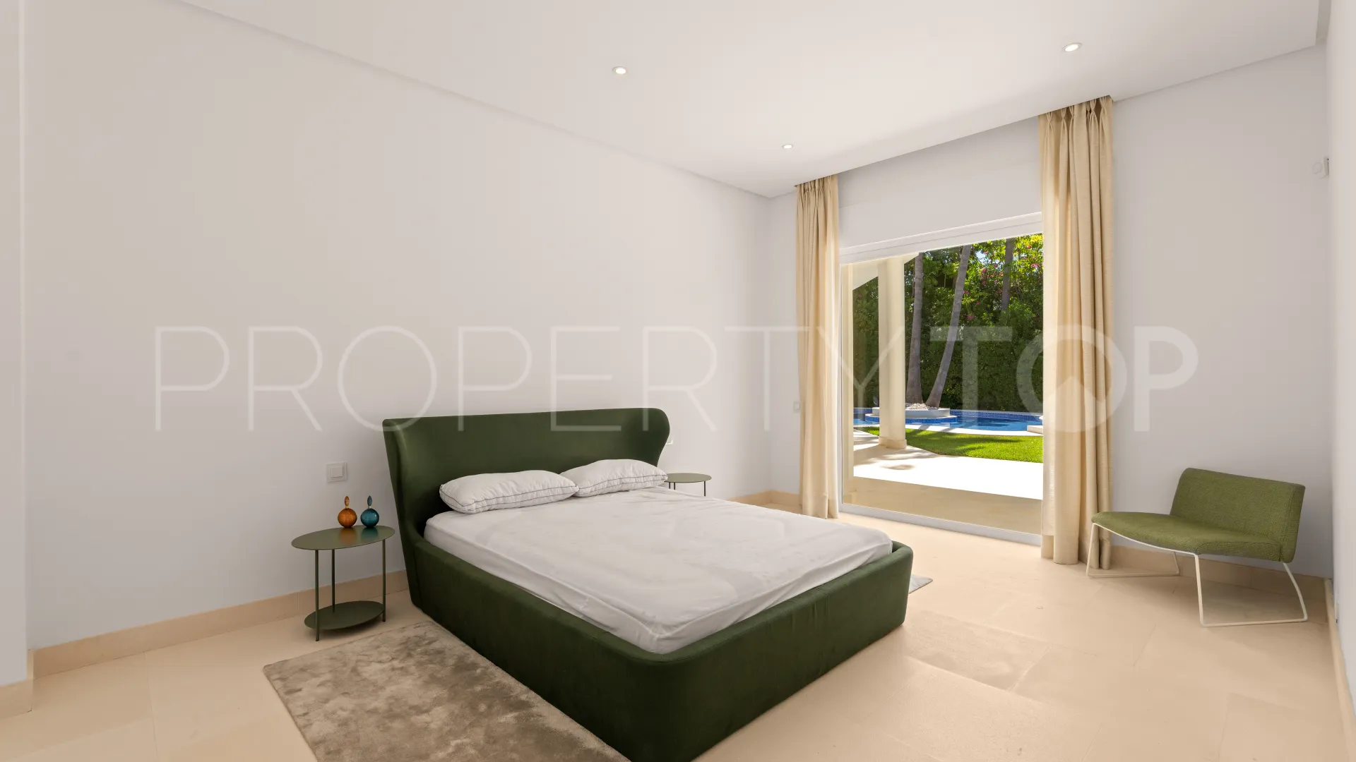 Villa with 6 bedrooms for sale in Guadalmina Baja