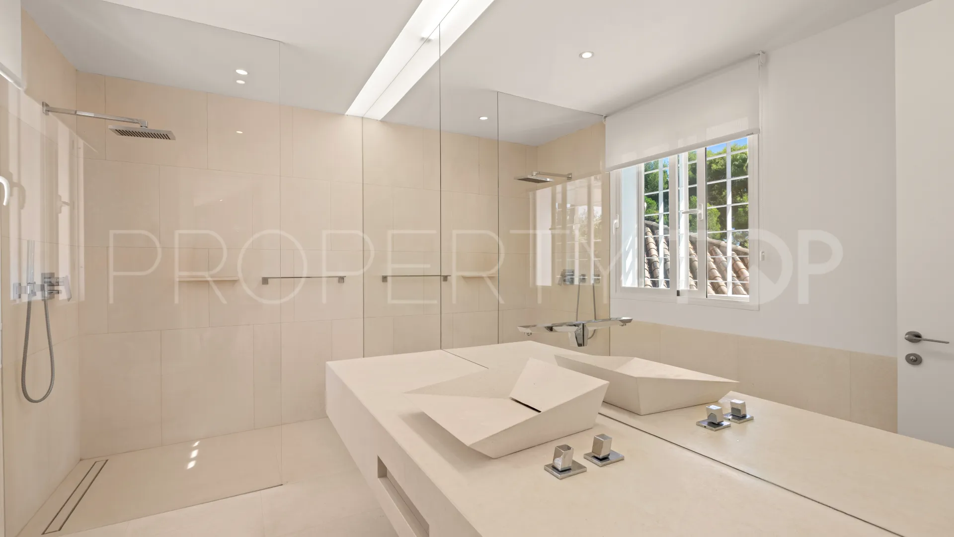 Villa with 6 bedrooms for sale in Guadalmina Baja