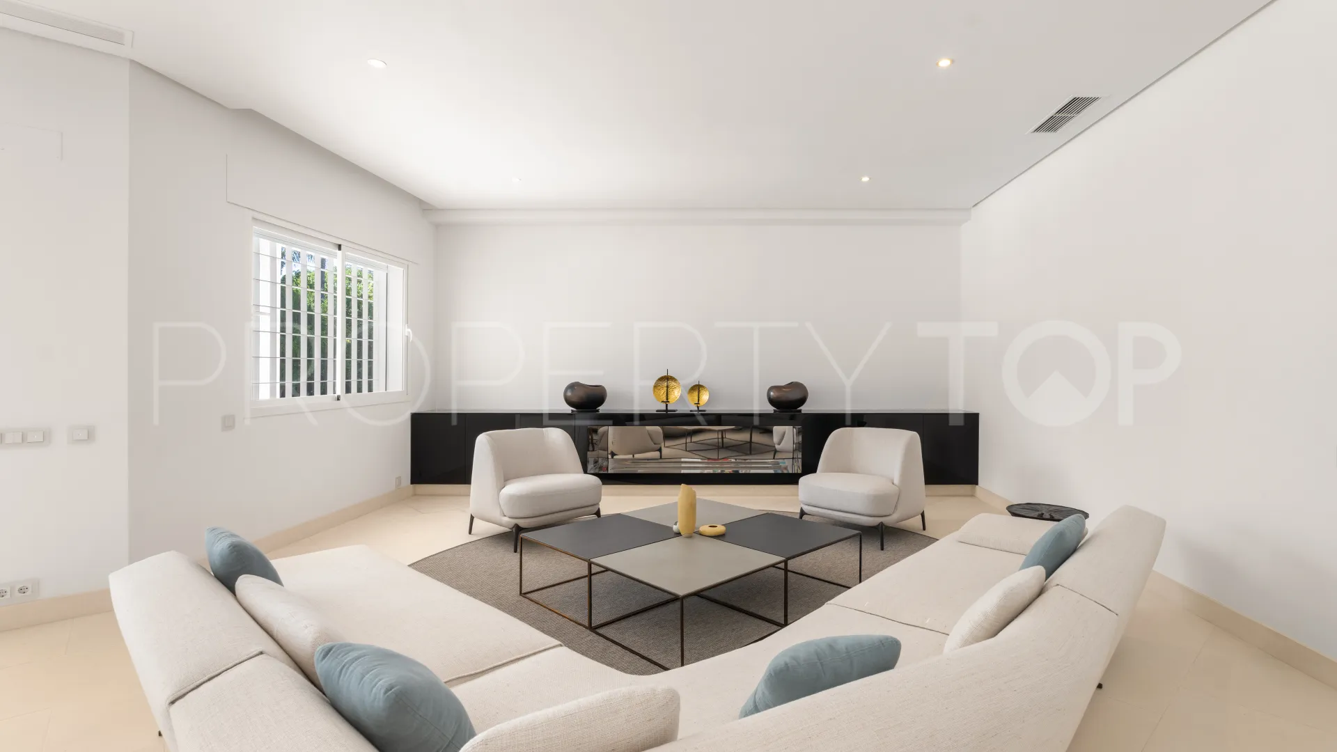 Villa with 6 bedrooms for sale in Guadalmina Baja