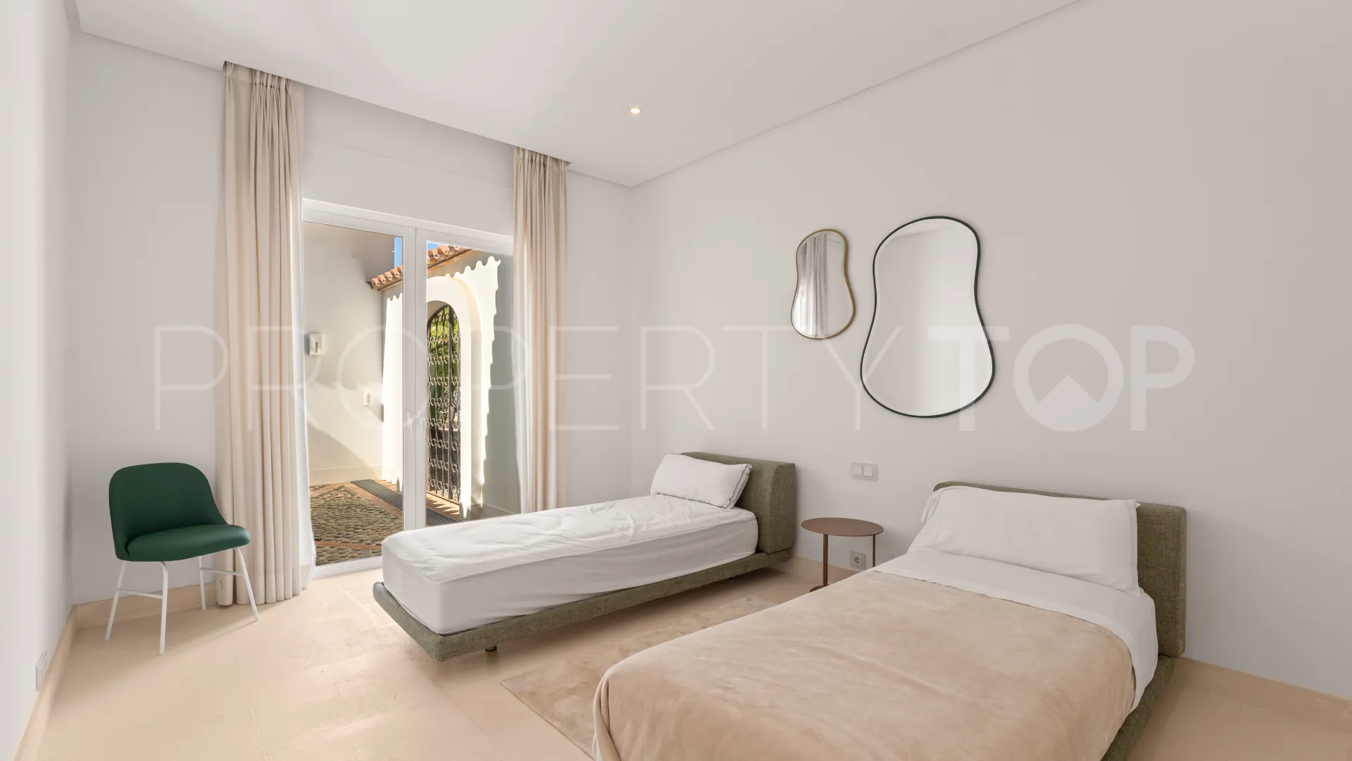 Villa with 6 bedrooms for sale in Guadalmina Baja