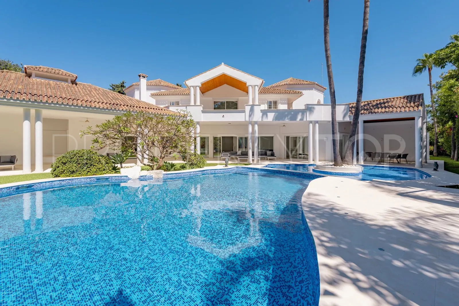 Villa with 6 bedrooms for sale in Guadalmina Baja