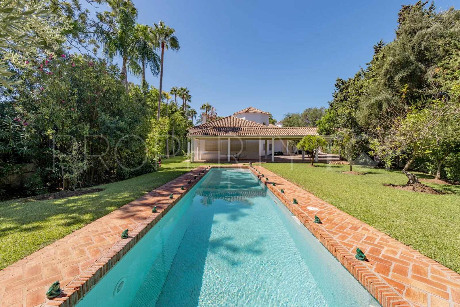 Villa with 6 bedrooms for sale in Guadalmina Baja