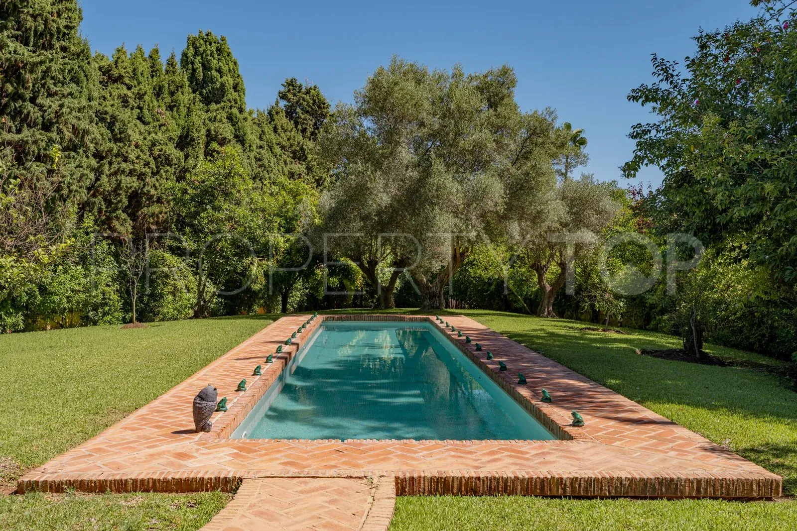 Villa with 6 bedrooms for sale in Guadalmina Baja