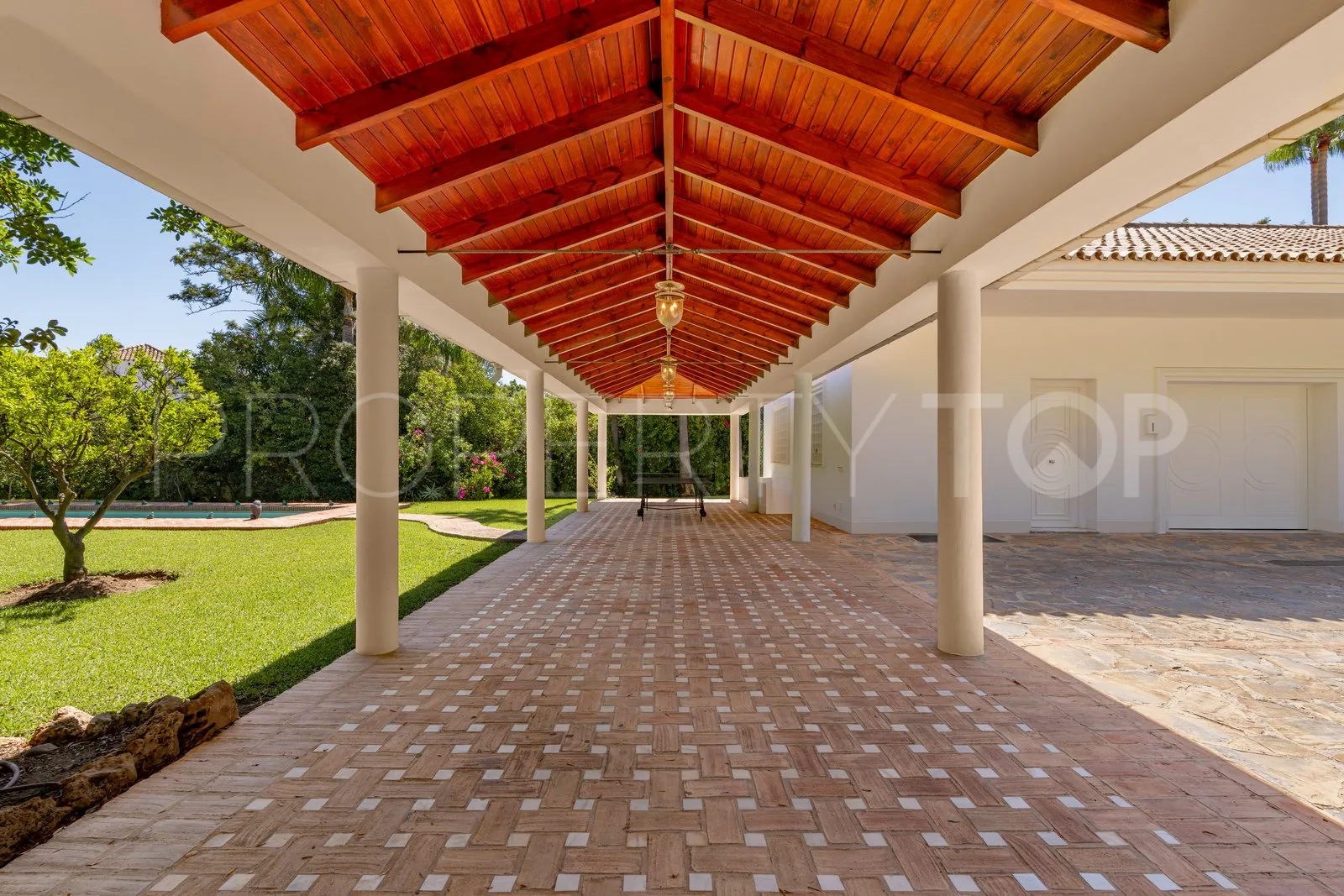 Villa with 6 bedrooms for sale in Guadalmina Baja