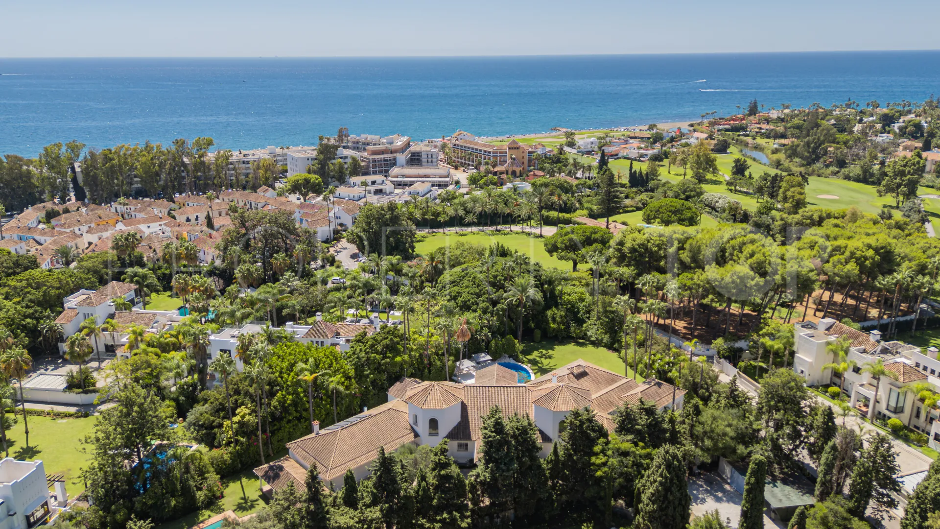 Villa with 6 bedrooms for sale in Guadalmina Baja