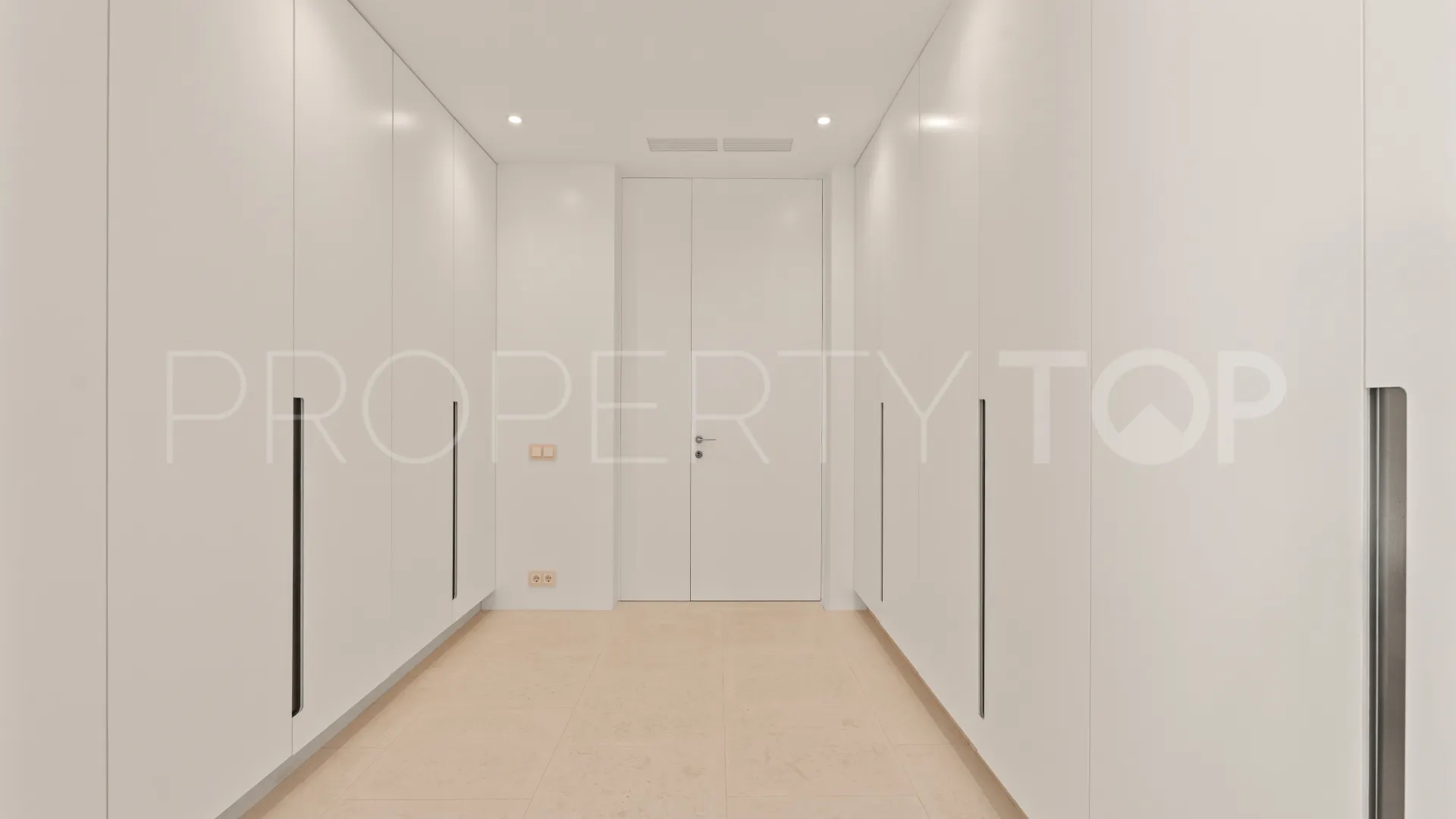 Villa with 6 bedrooms for sale in Guadalmina Baja