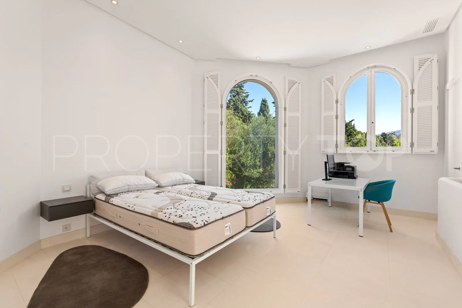 Villa with 6 bedrooms for sale in Guadalmina Baja