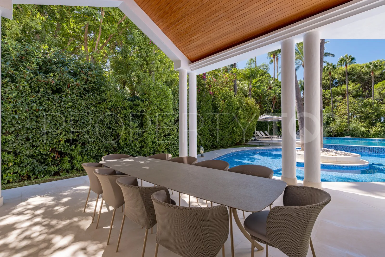 Villa with 6 bedrooms for sale in Guadalmina Baja