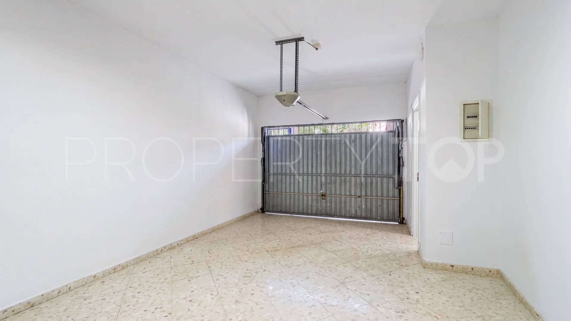 5 bedrooms villa in Las Brisas for sale