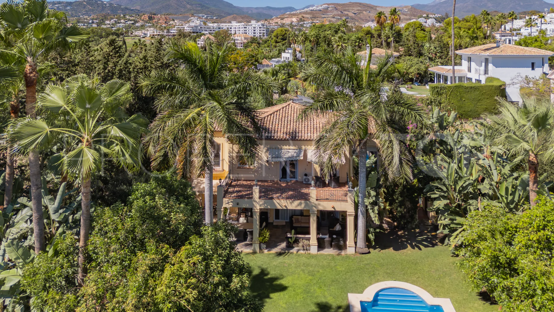 5 bedrooms villa in Las Brisas for sale