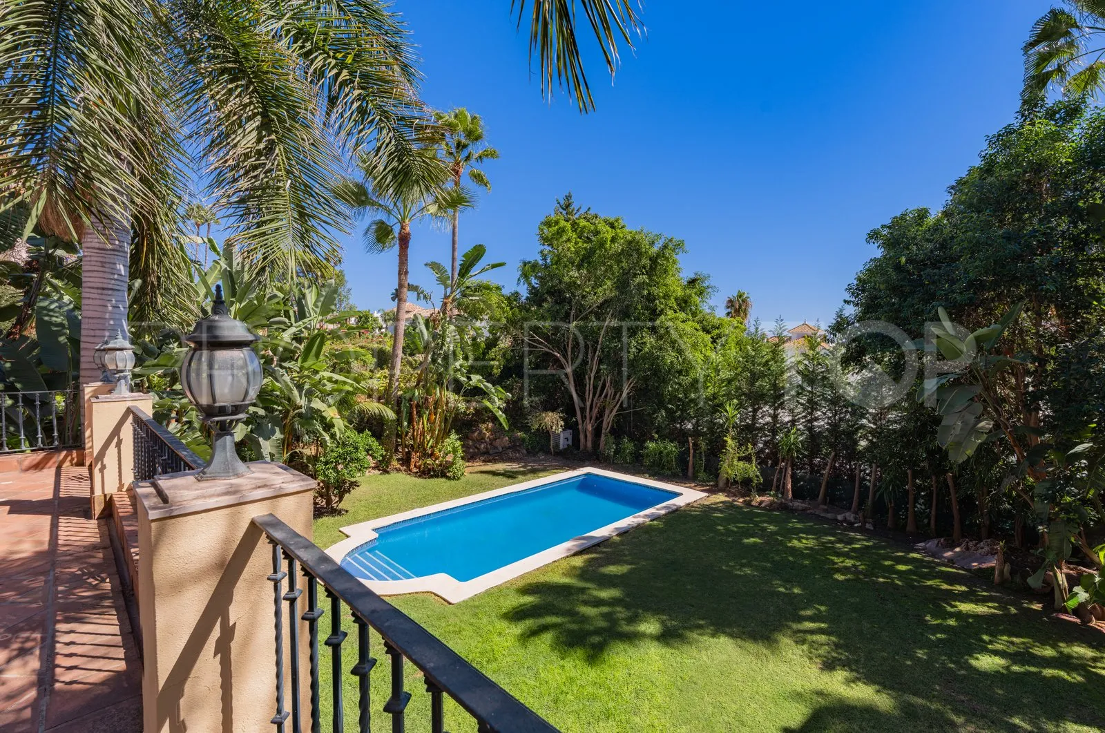 5 bedrooms villa in Las Brisas for sale