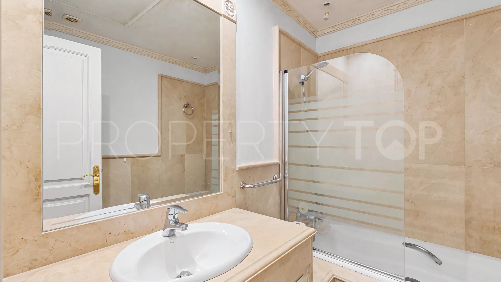 5 bedrooms villa in Las Brisas for sale