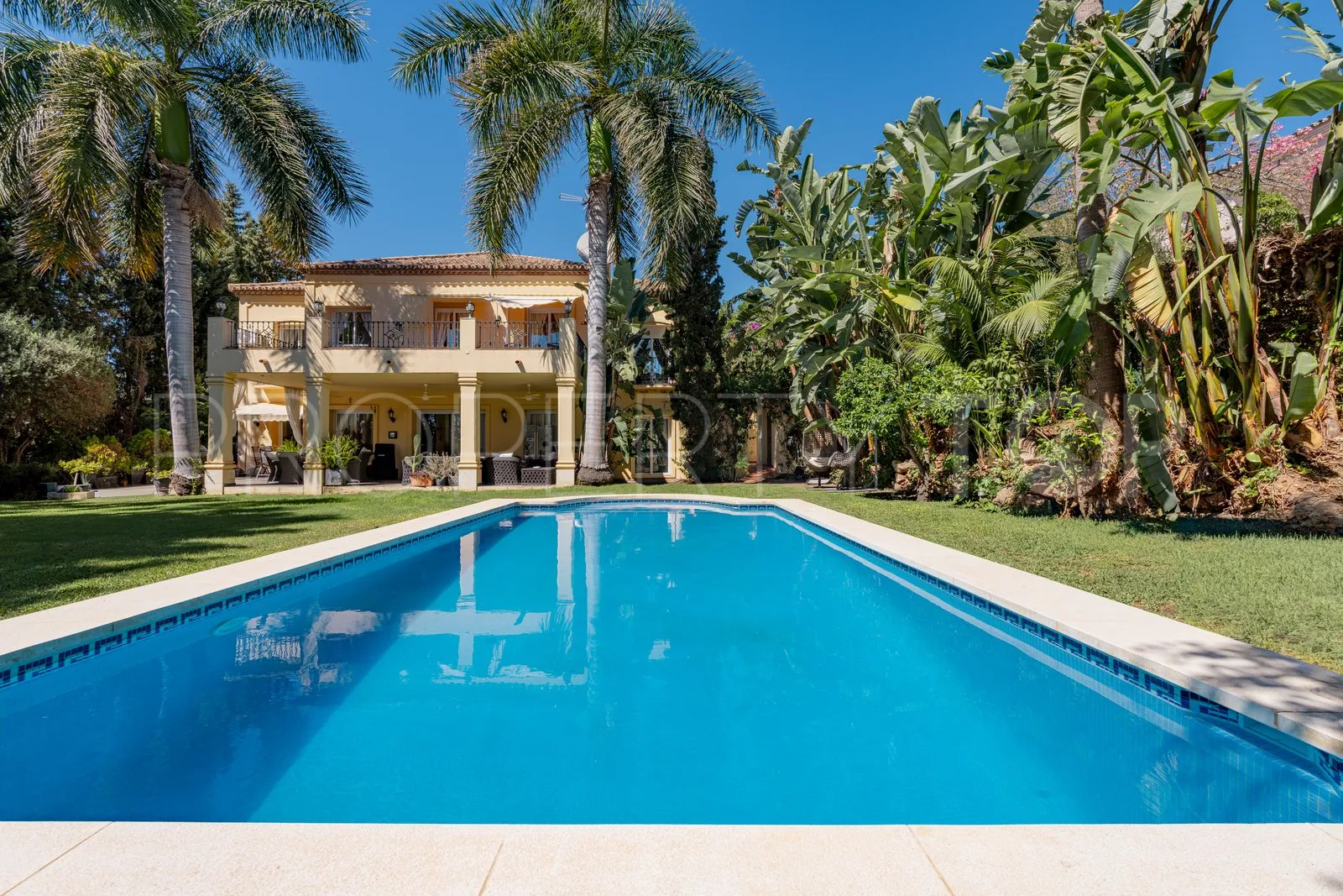 5 bedrooms villa in Las Brisas for sale