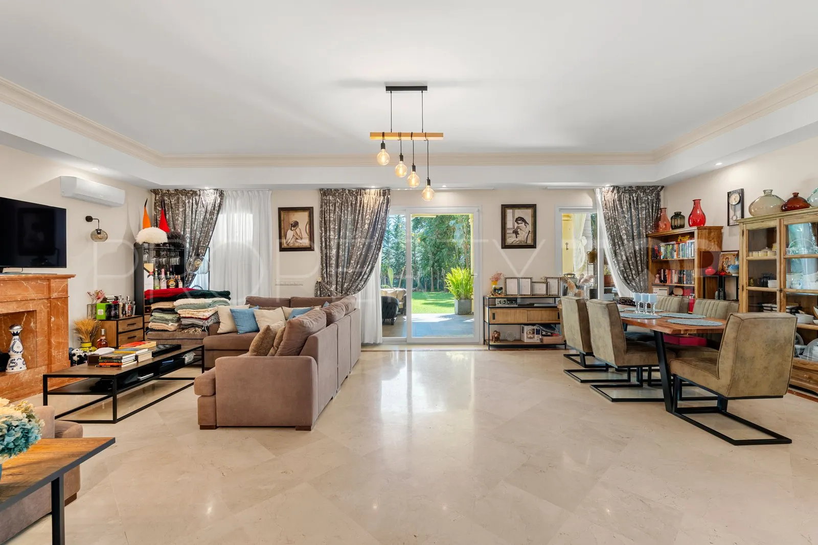 5 bedrooms villa in Las Brisas for sale